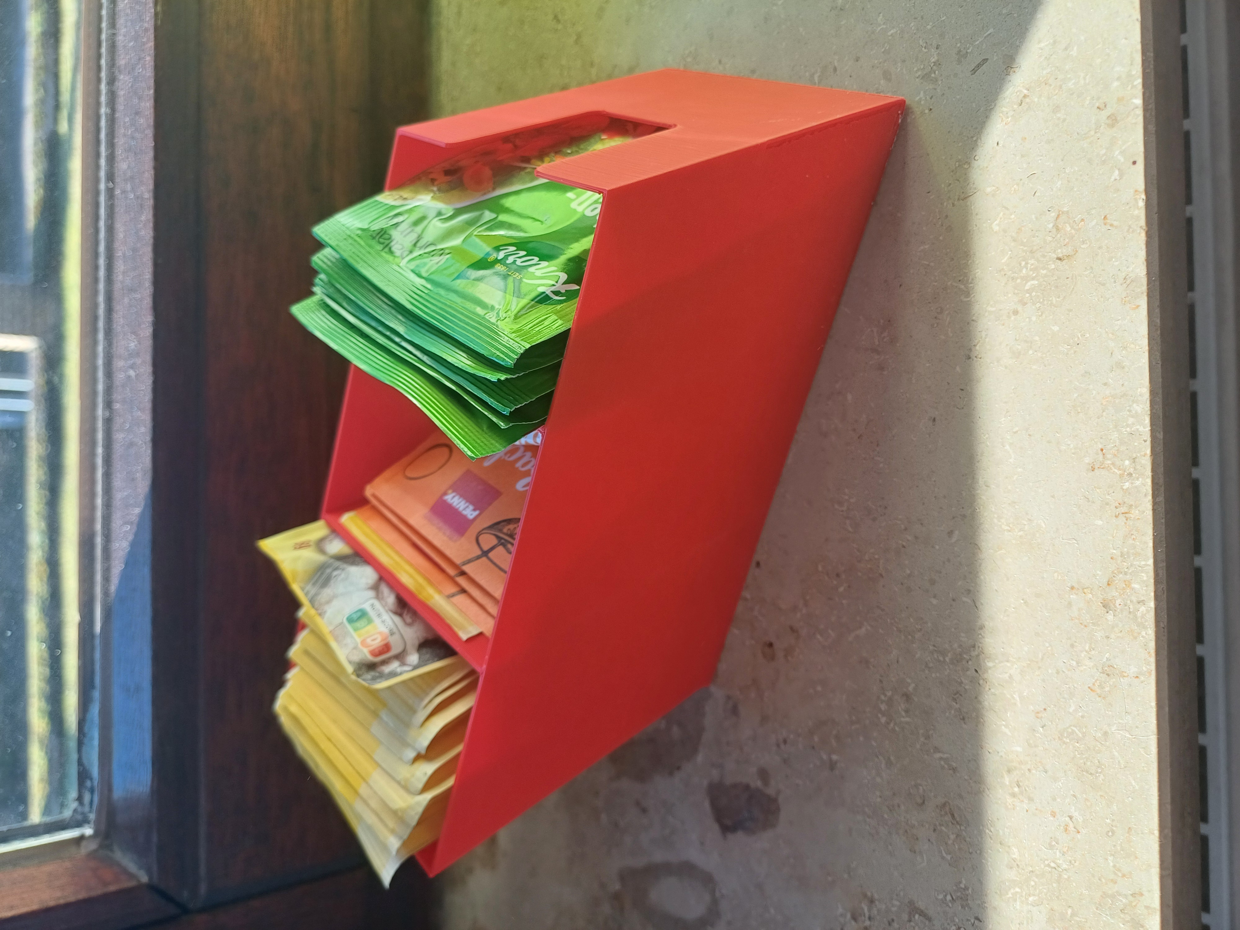 Angled baking powder holder