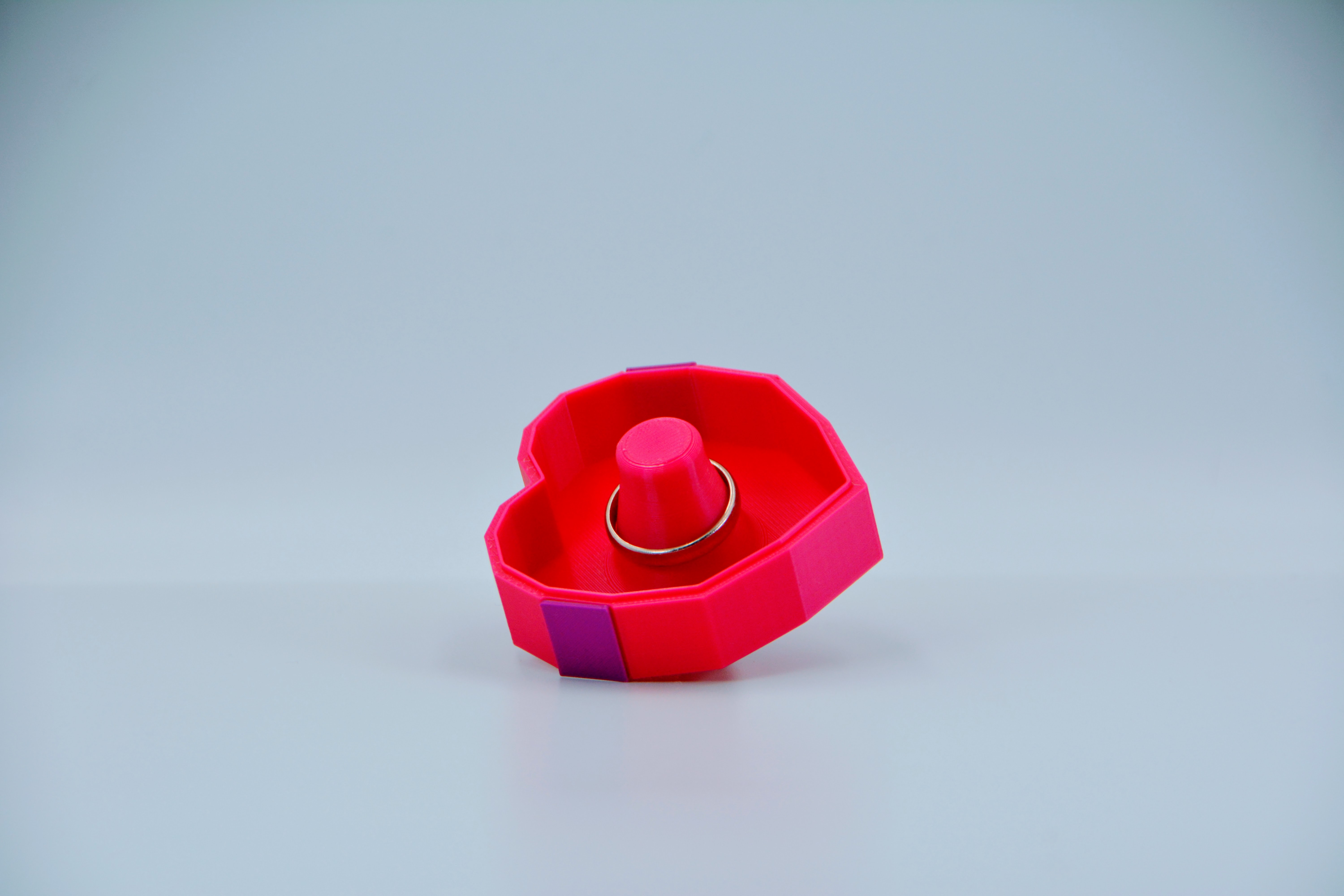 Miniatura 4 do modelo 3D Low Poly Heart-Shaped Ring Box
