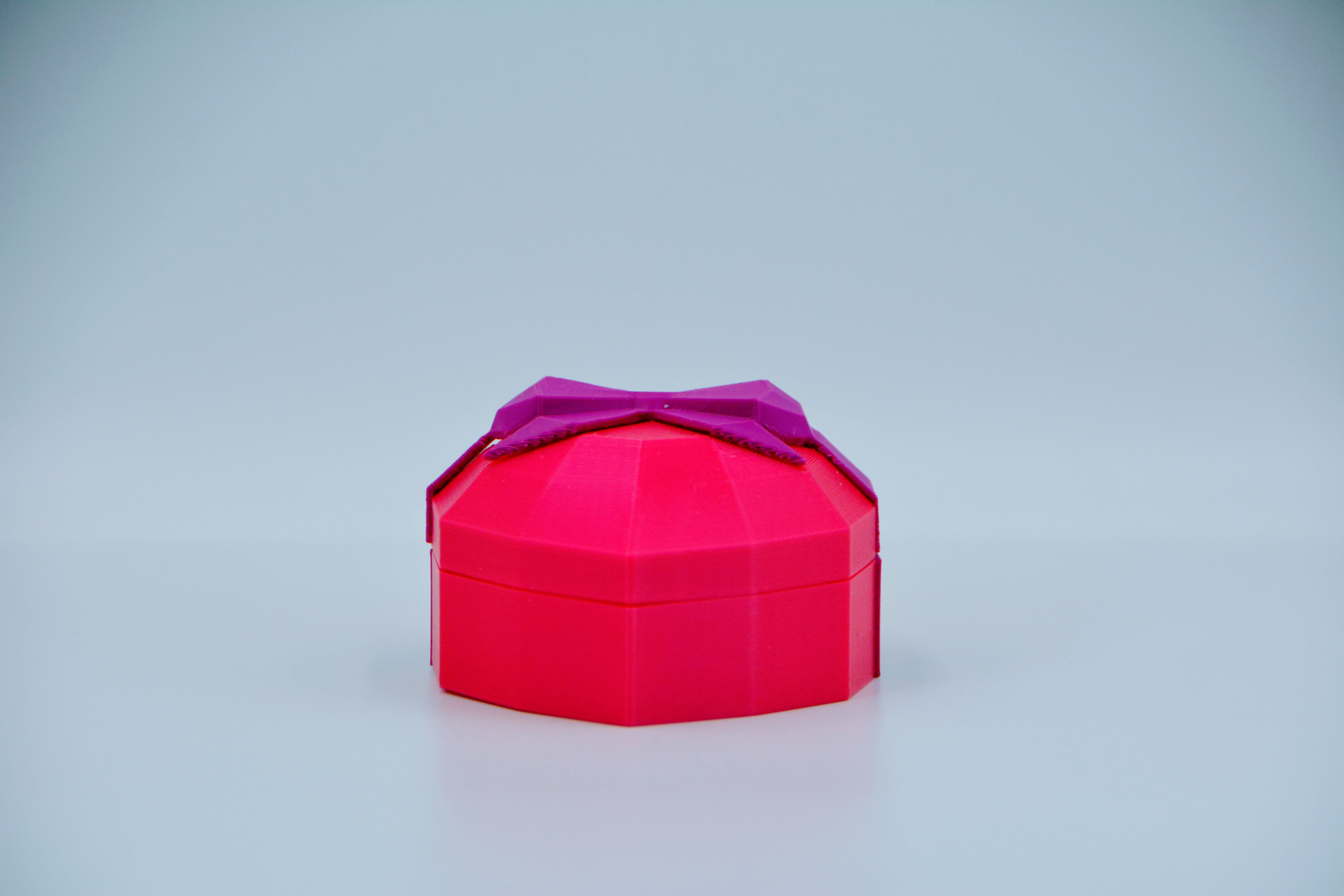 Miniatura 3 do modelo 3D Low Poly Heart-Shaped Ring Box