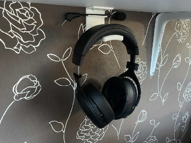 Ceiling-mounted headphone hook