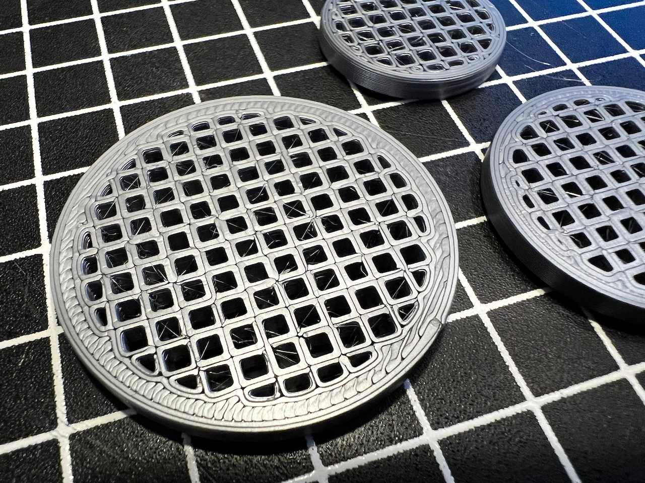 Miniature Bases Grate Pattern