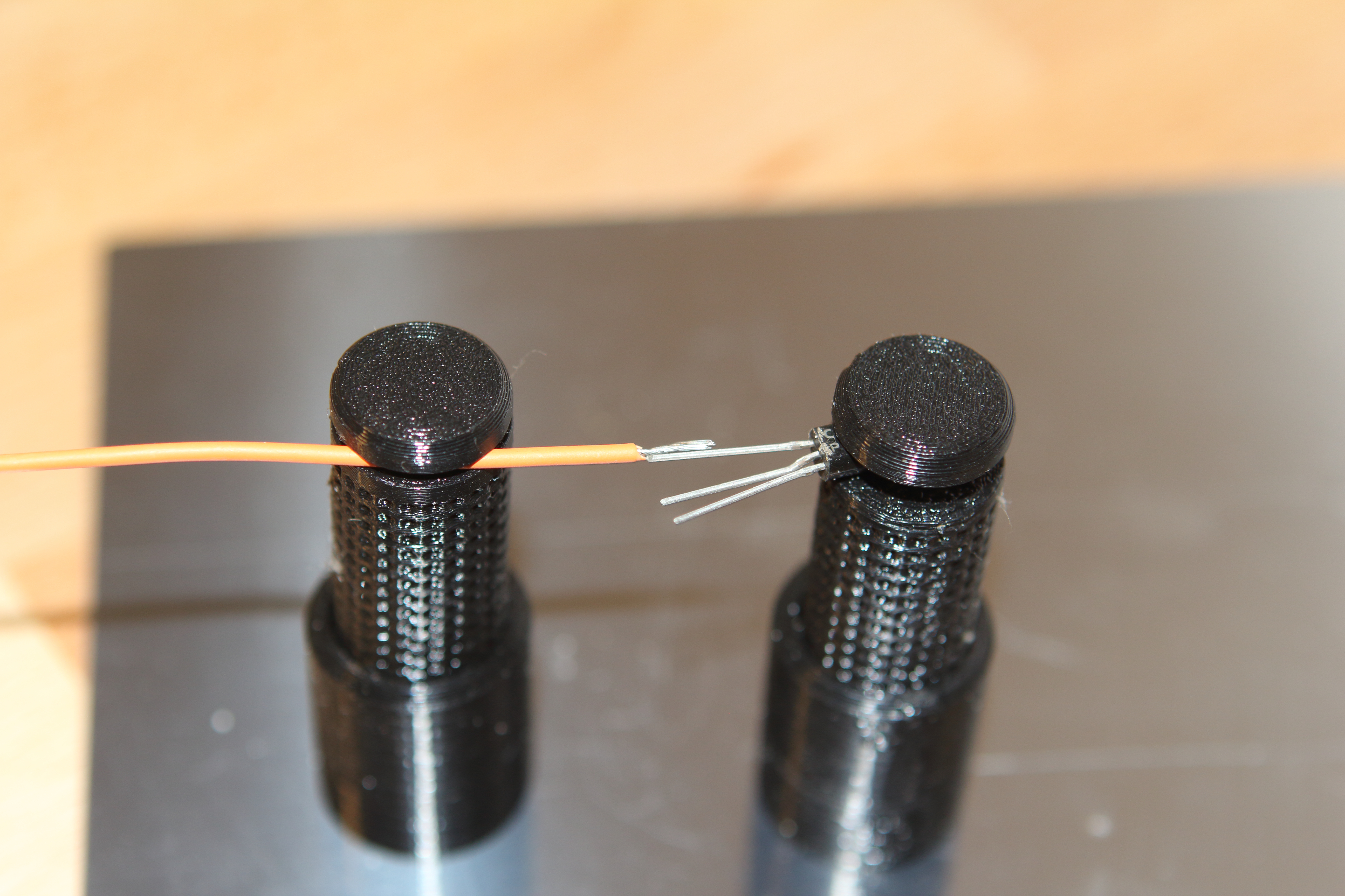 Miniatura 4 do modelo 3D MagSpring PCB Holder
