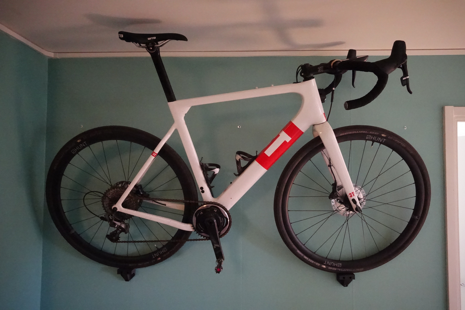 Gravel or race bike wall mount