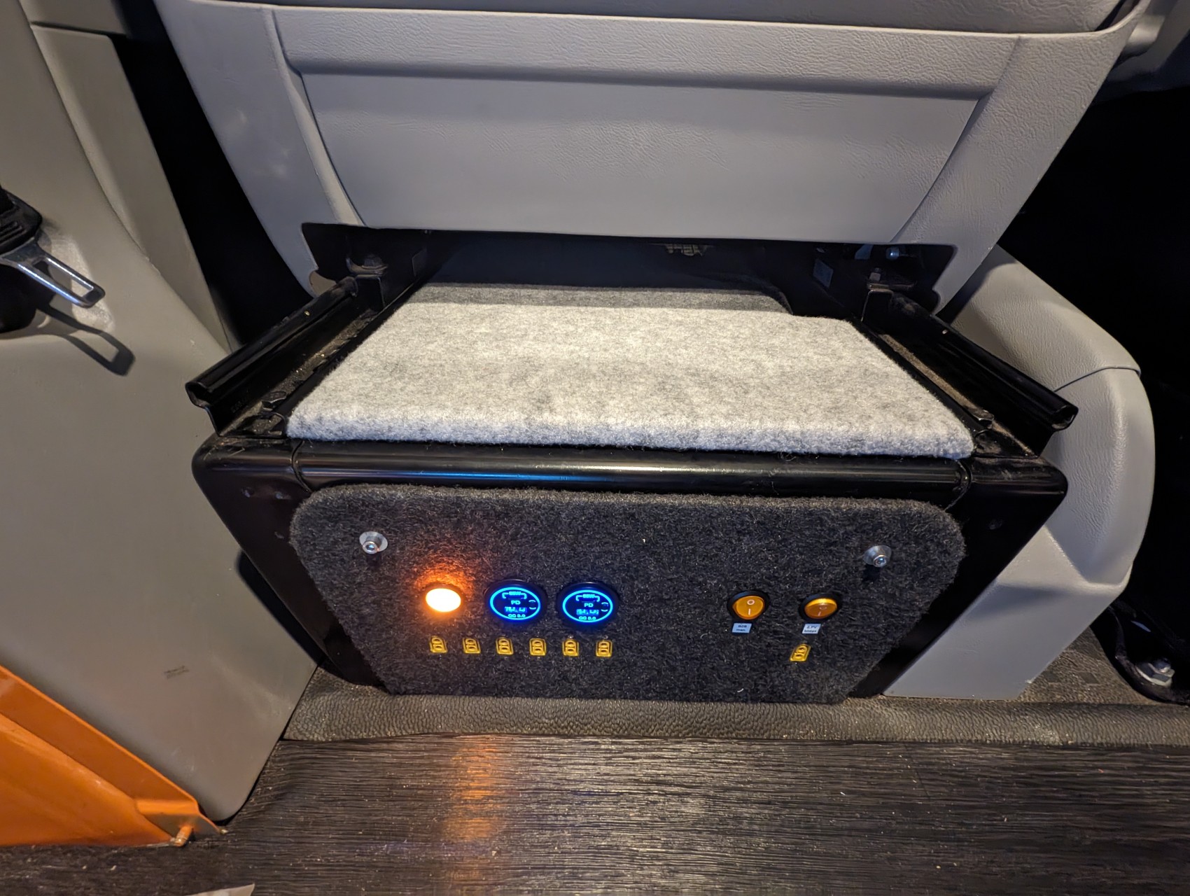 Electric Connection Panel for VW T5 seat base by kumquad | Download ...