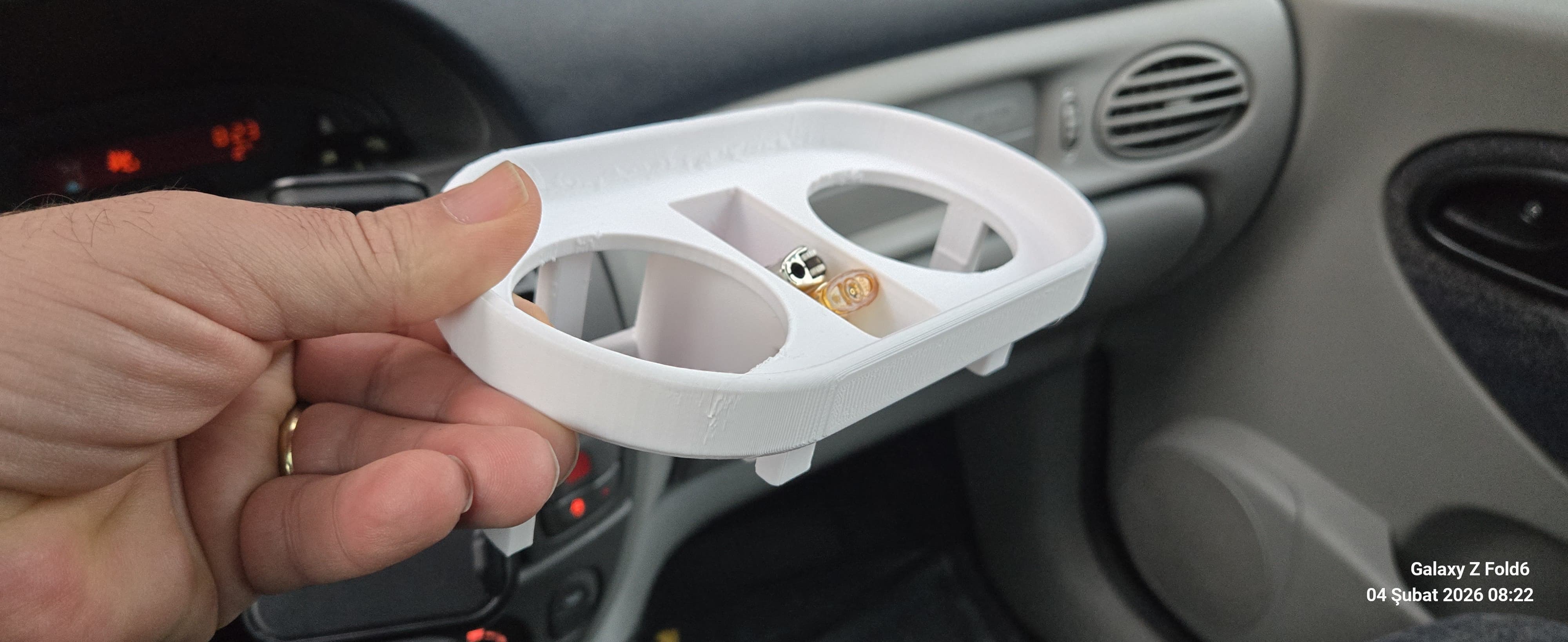 Renault Scenic I storage compartment