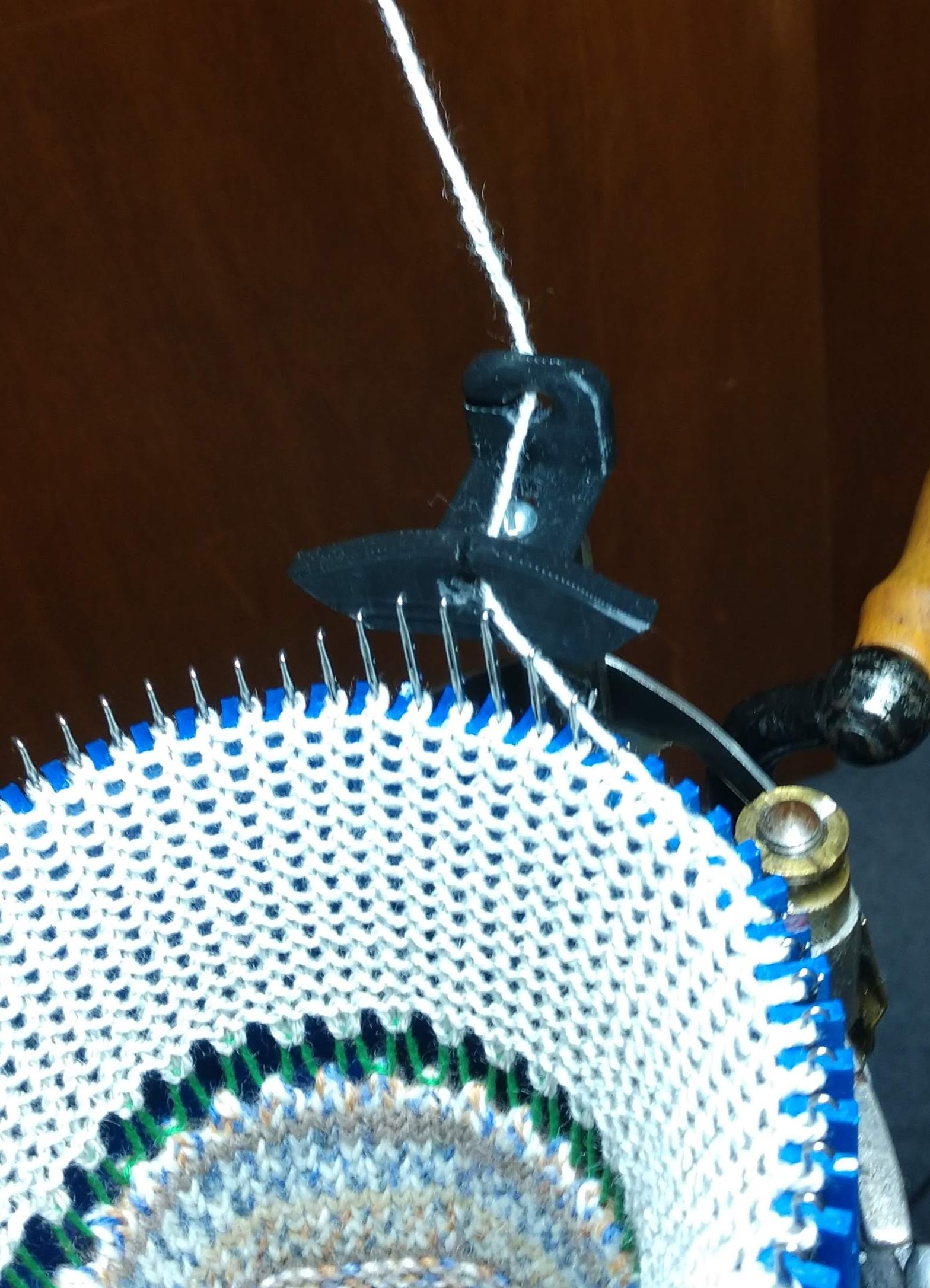 Slotted yarn carrier for Gearhart CSM (revised) by Reba1 Download