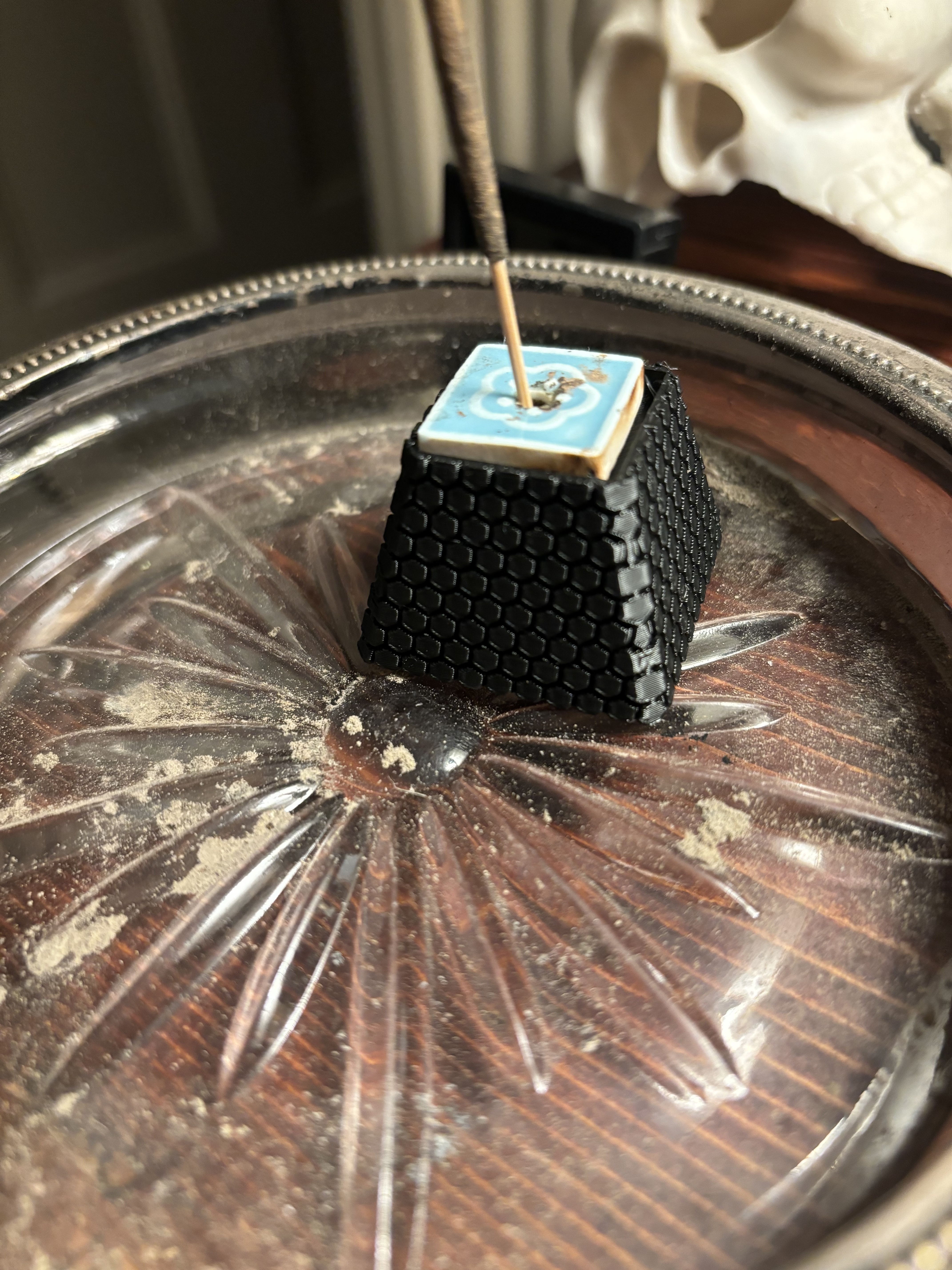 Incense tile holder pyramid