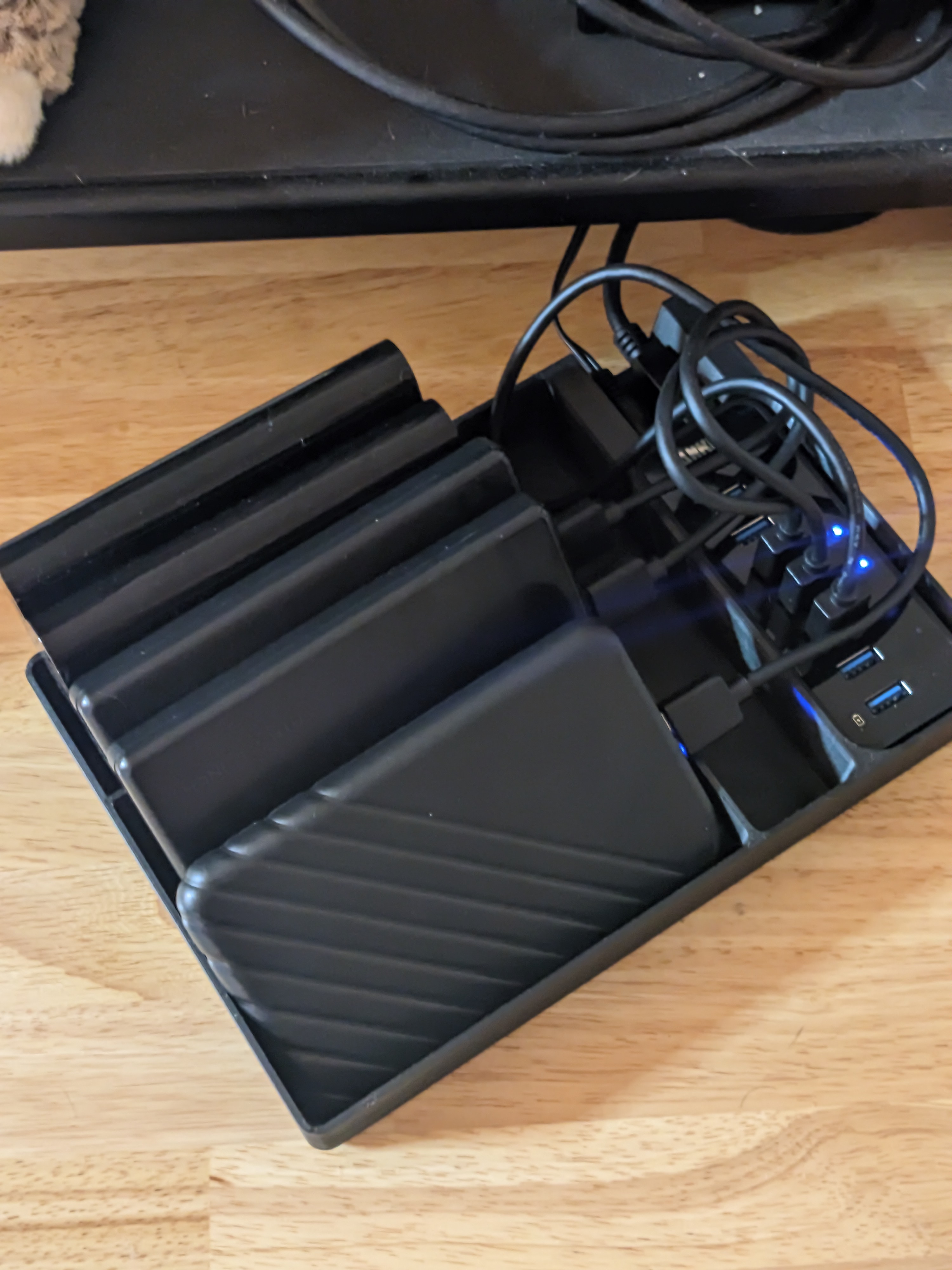 USB Hub and External Drive Organizer