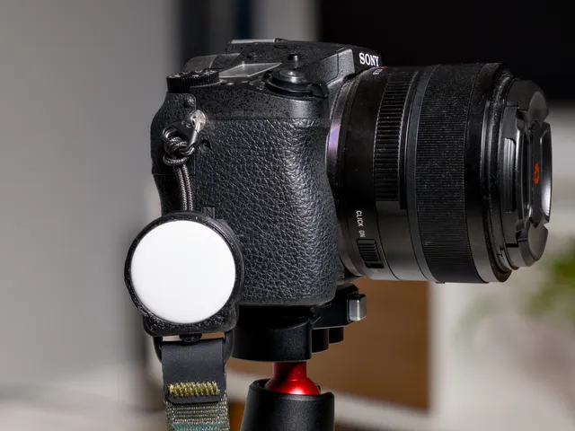 AirTag clip for Peak Design Anchor Link System
