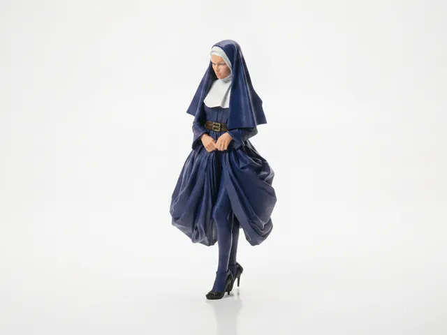 Mysterious Hooded Figure Female Statue 3D Printable