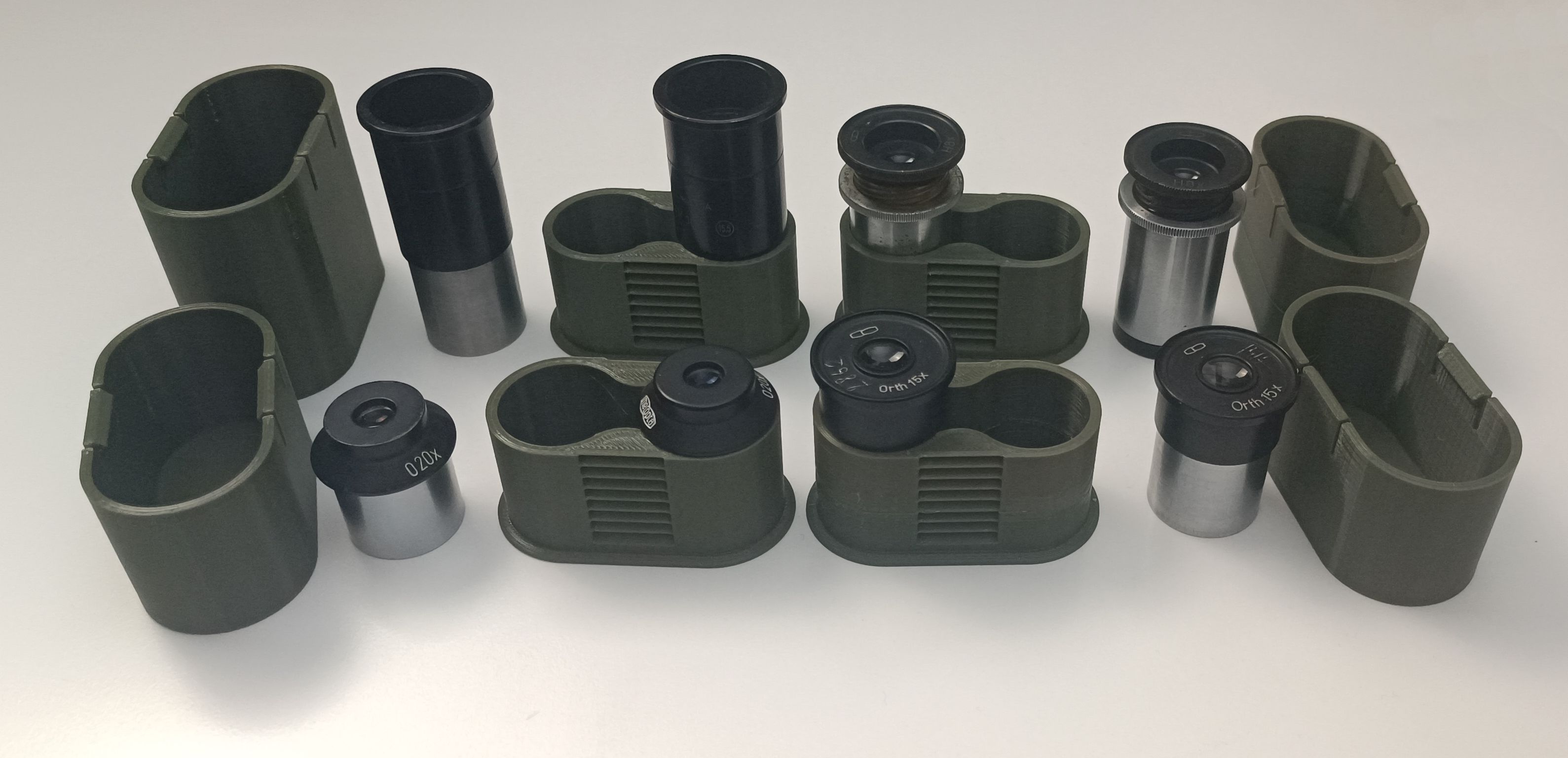 Universal container for microscope eyepieces
