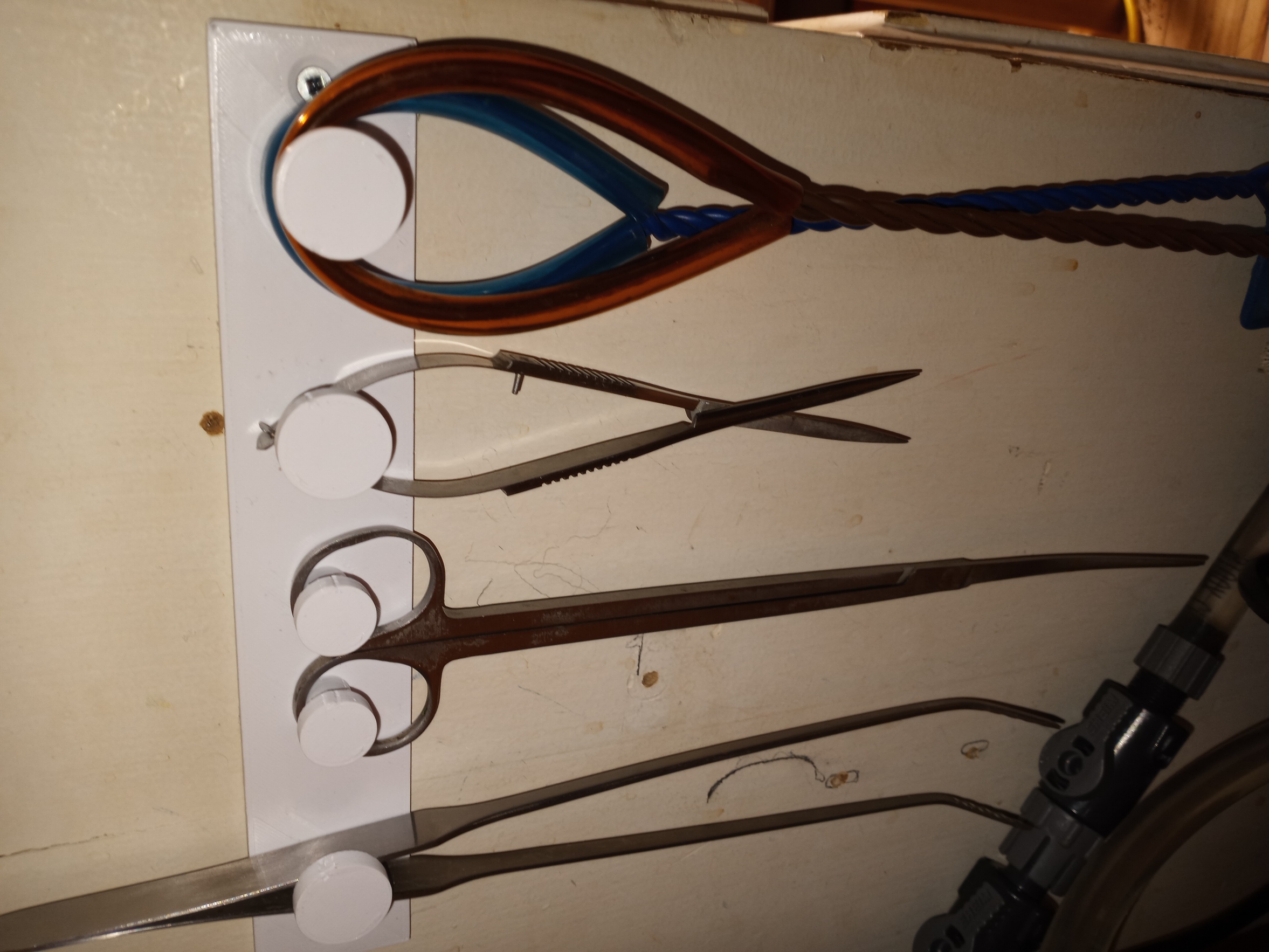 Aquarium tools support