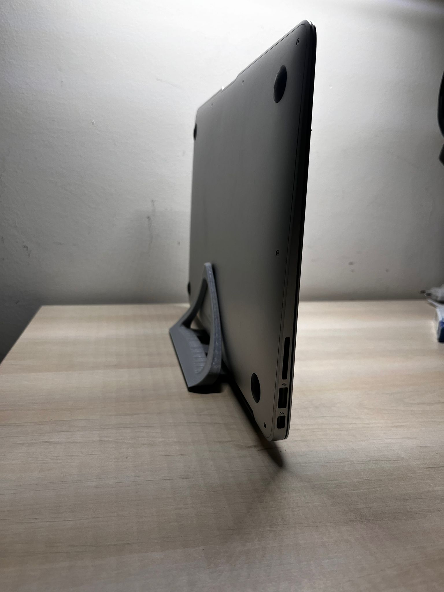 LAPTOP VERTICAL STAND