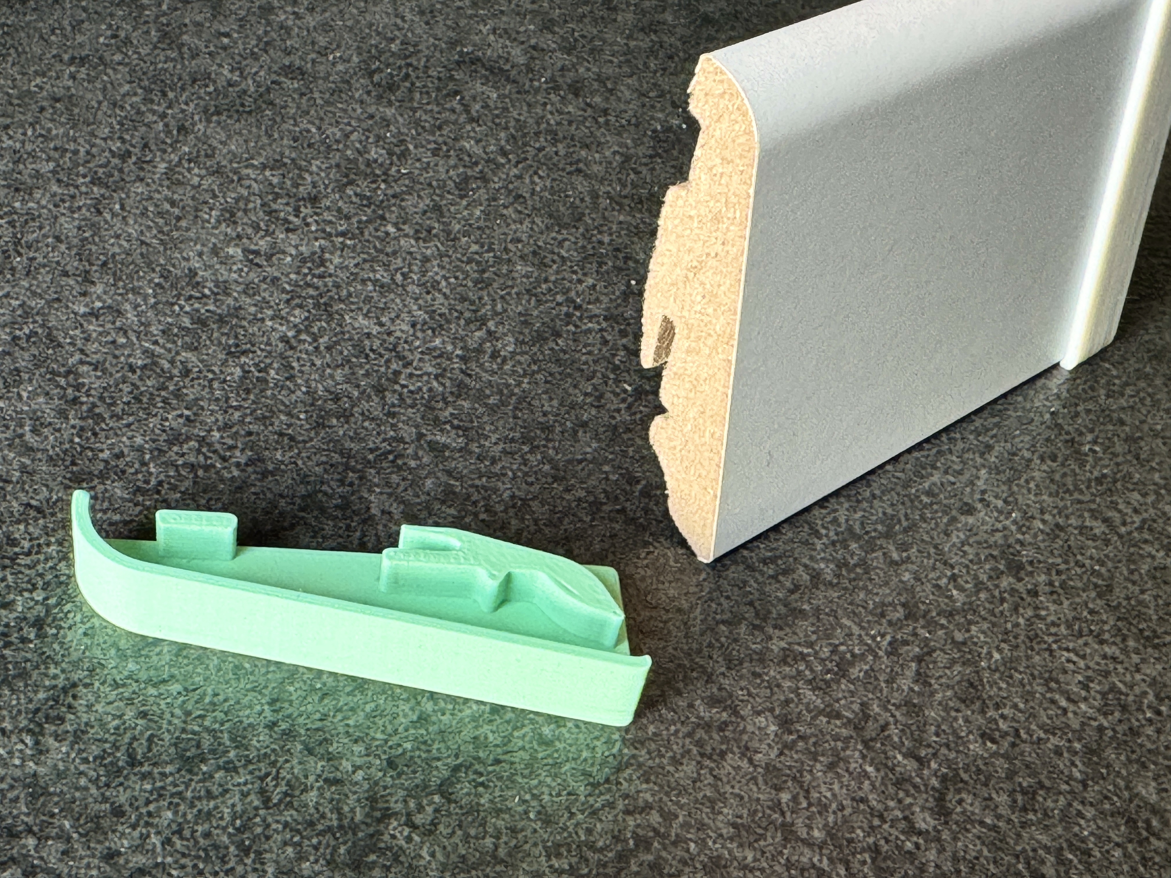 Baseboard Endcap (FU060L)
