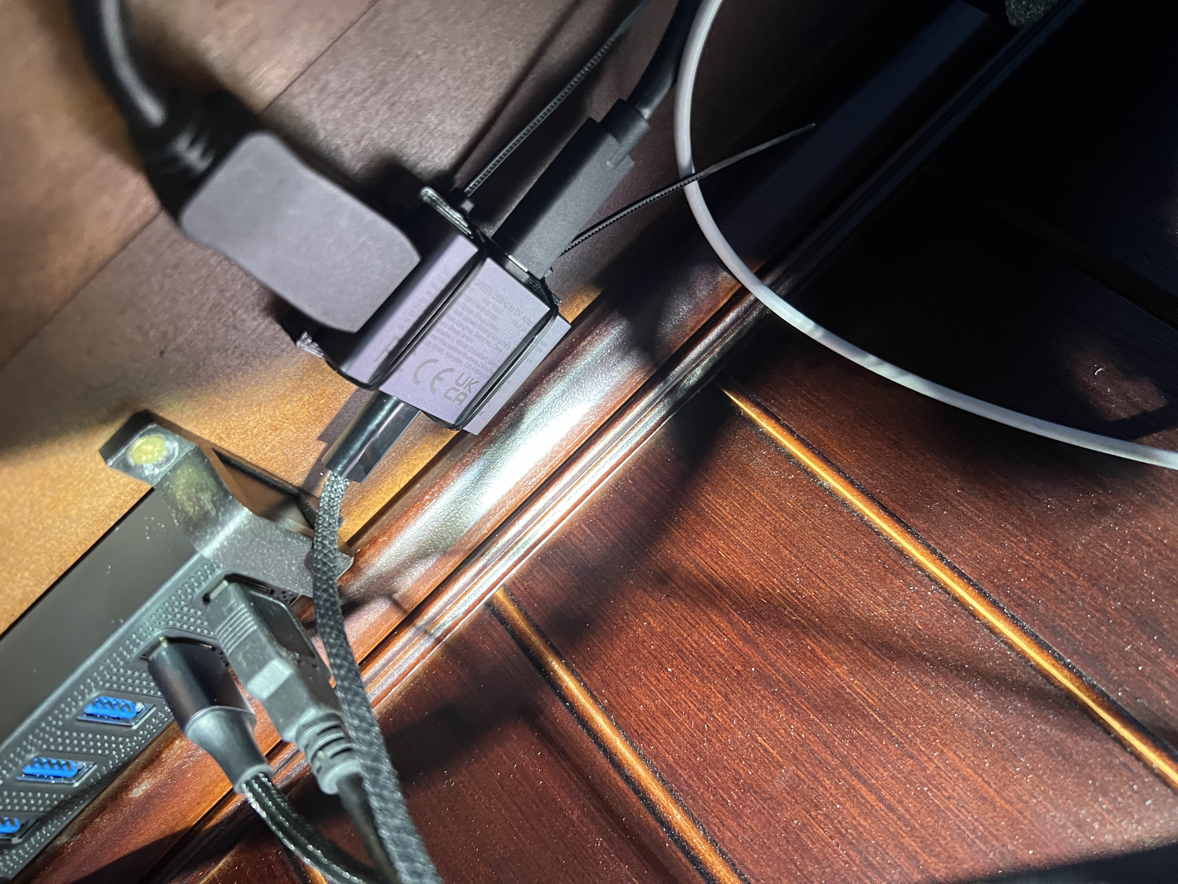 UGREEN USB-C to DP Under Desk Mount