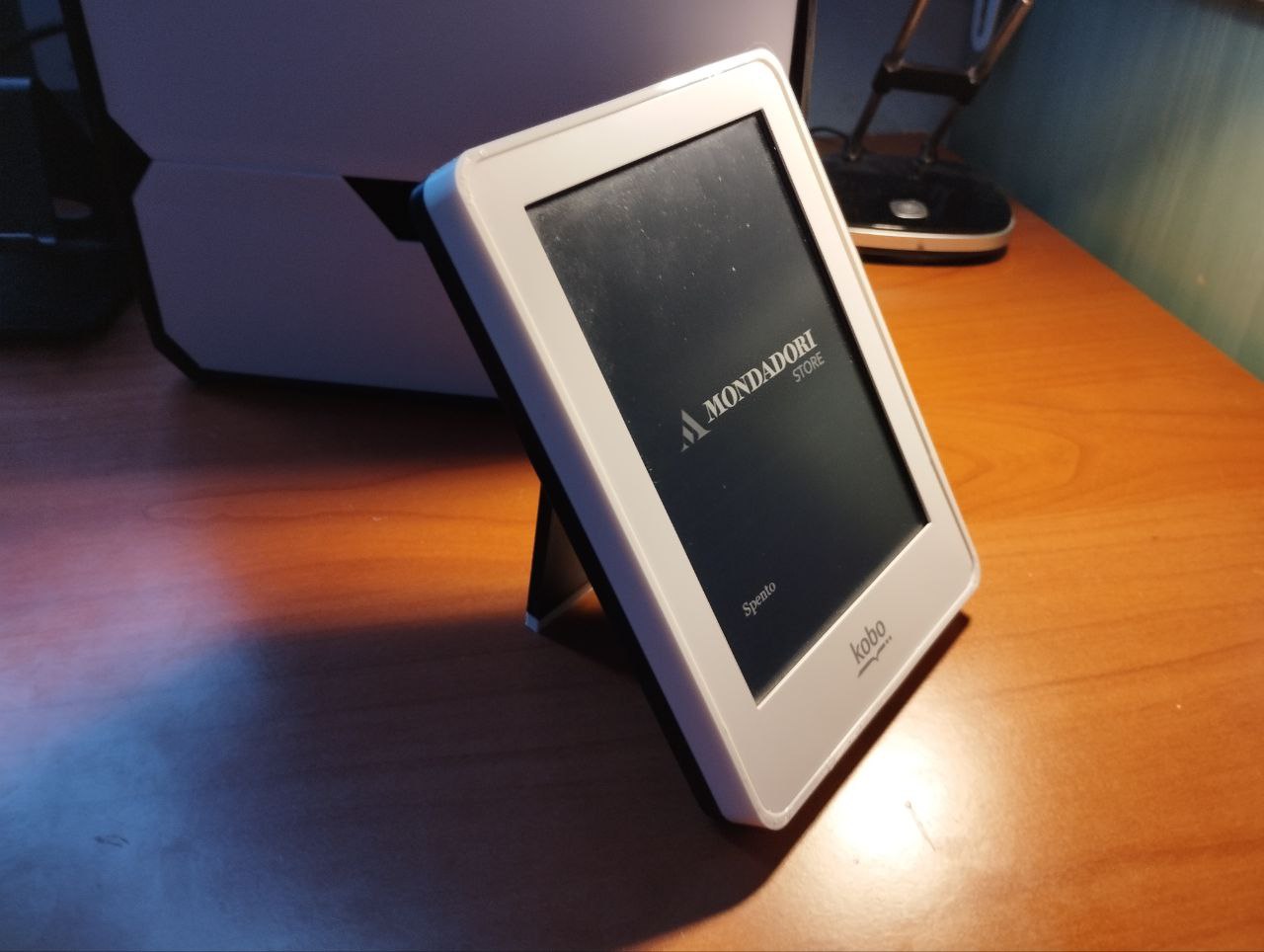 Kobo glo Cover with Integrated Kickstand