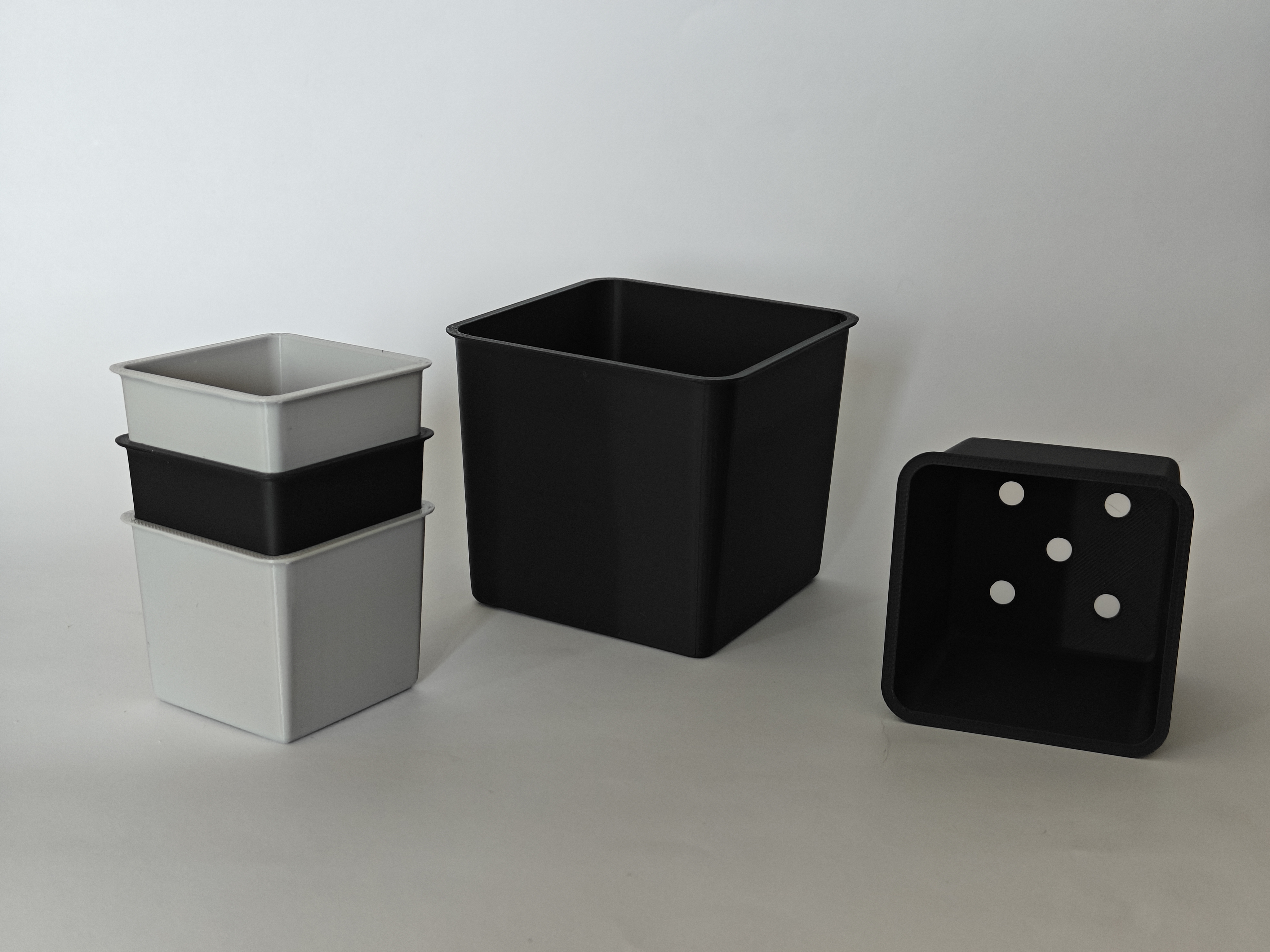 Miniatura 2 do modelo 3D Stackable Square Seedling Pots | 3 Sizes