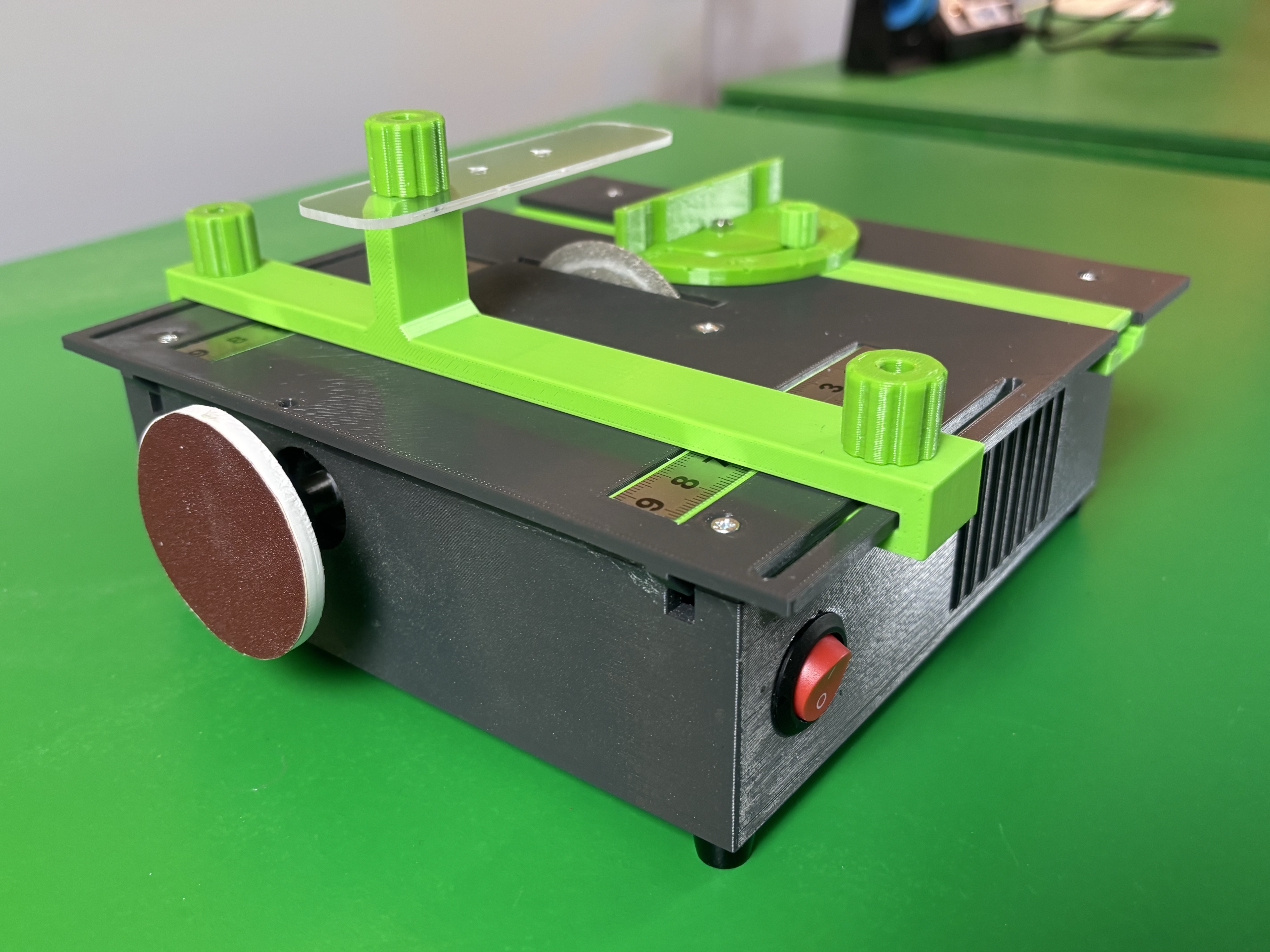 Mini table saw adaption for blades with 16mm hole