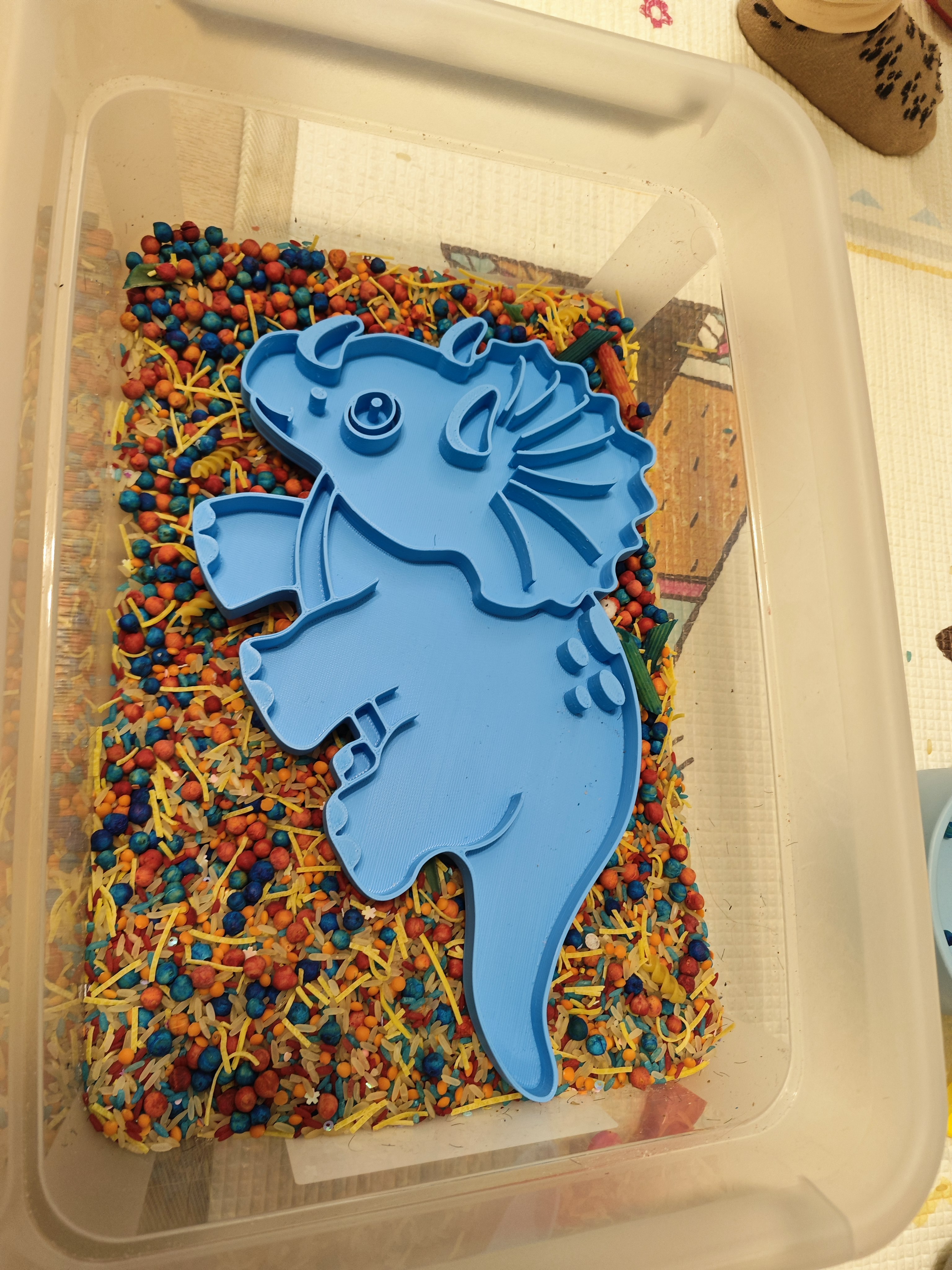 Triceratops - sense play tray