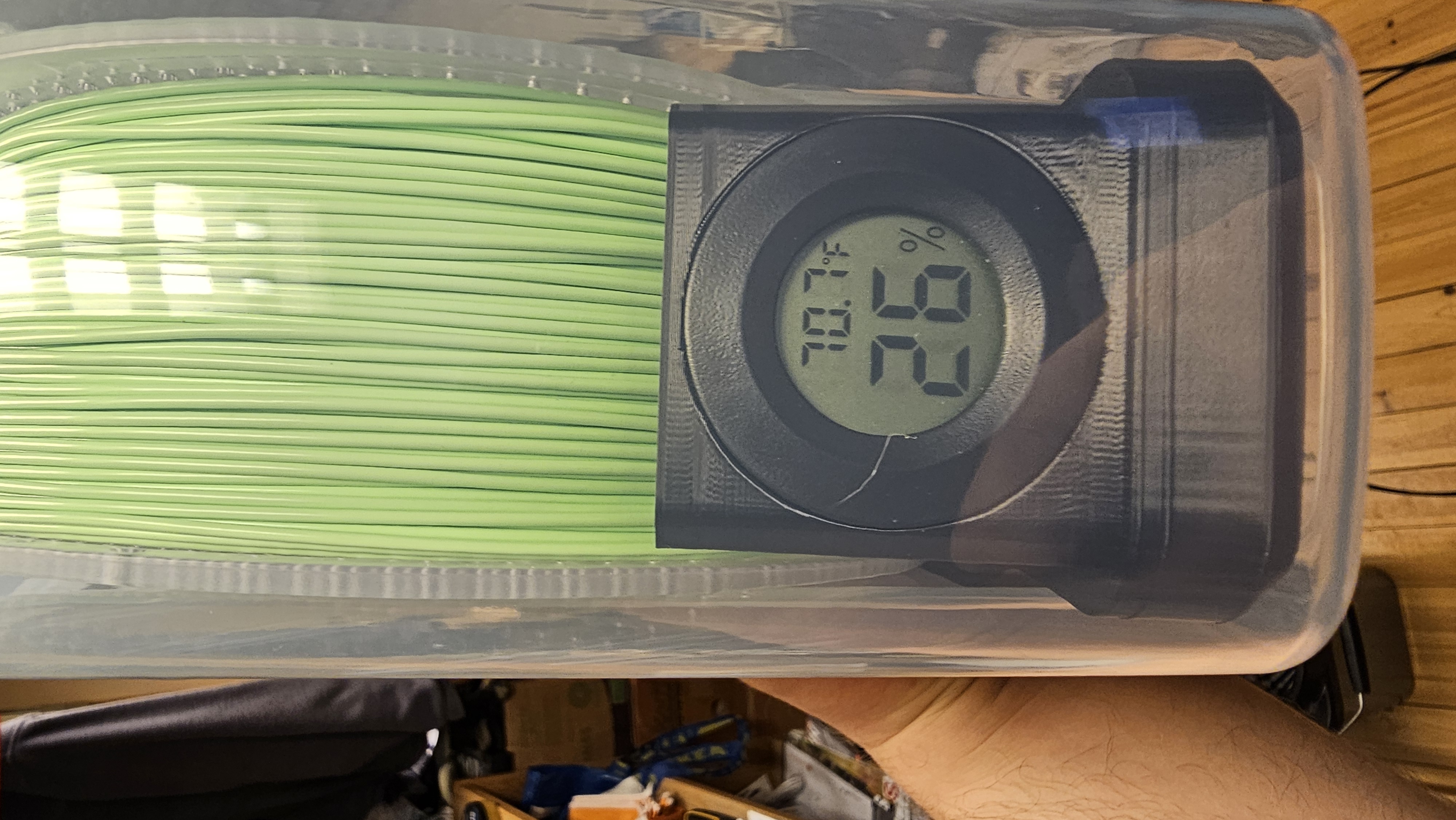 Filament drybox/storagecontainer bottom box for silica and a holder for hygrometer