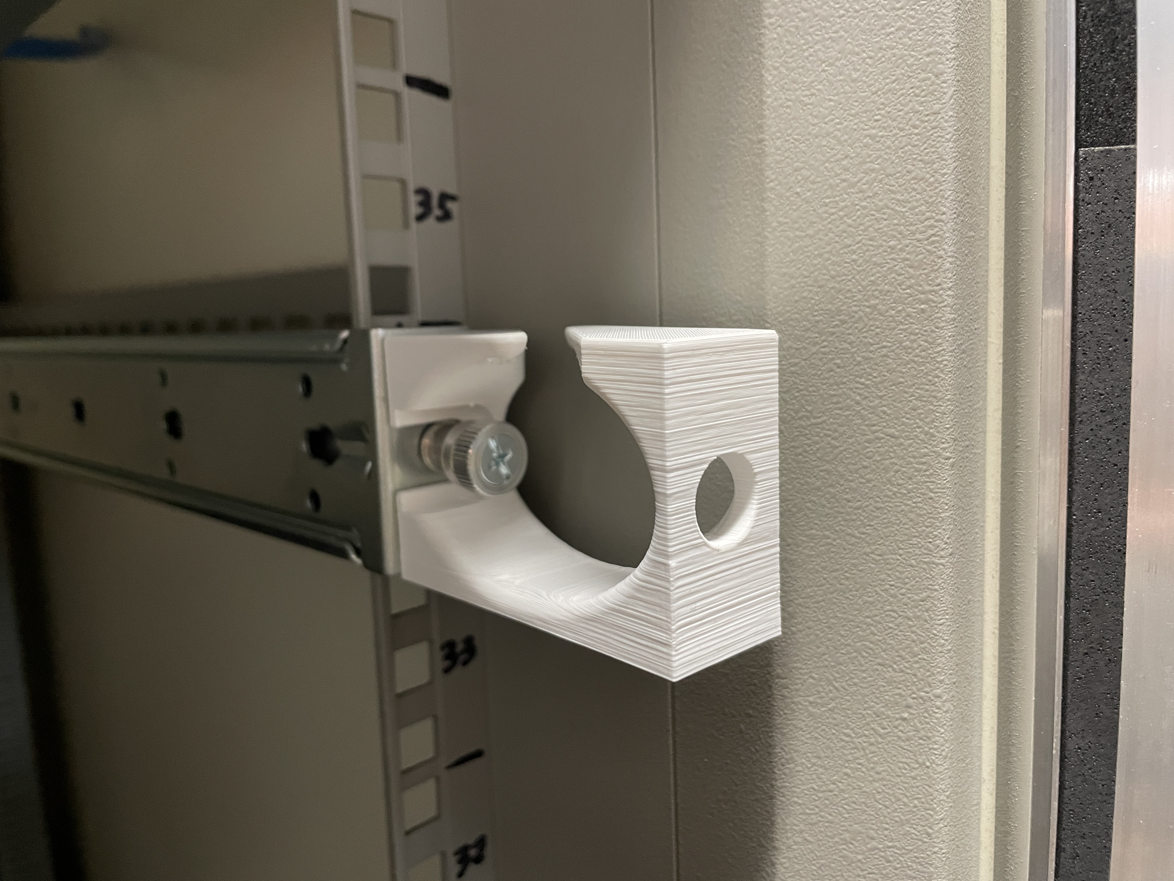 cable guide for arista 19" 1U rack mount rail brackets