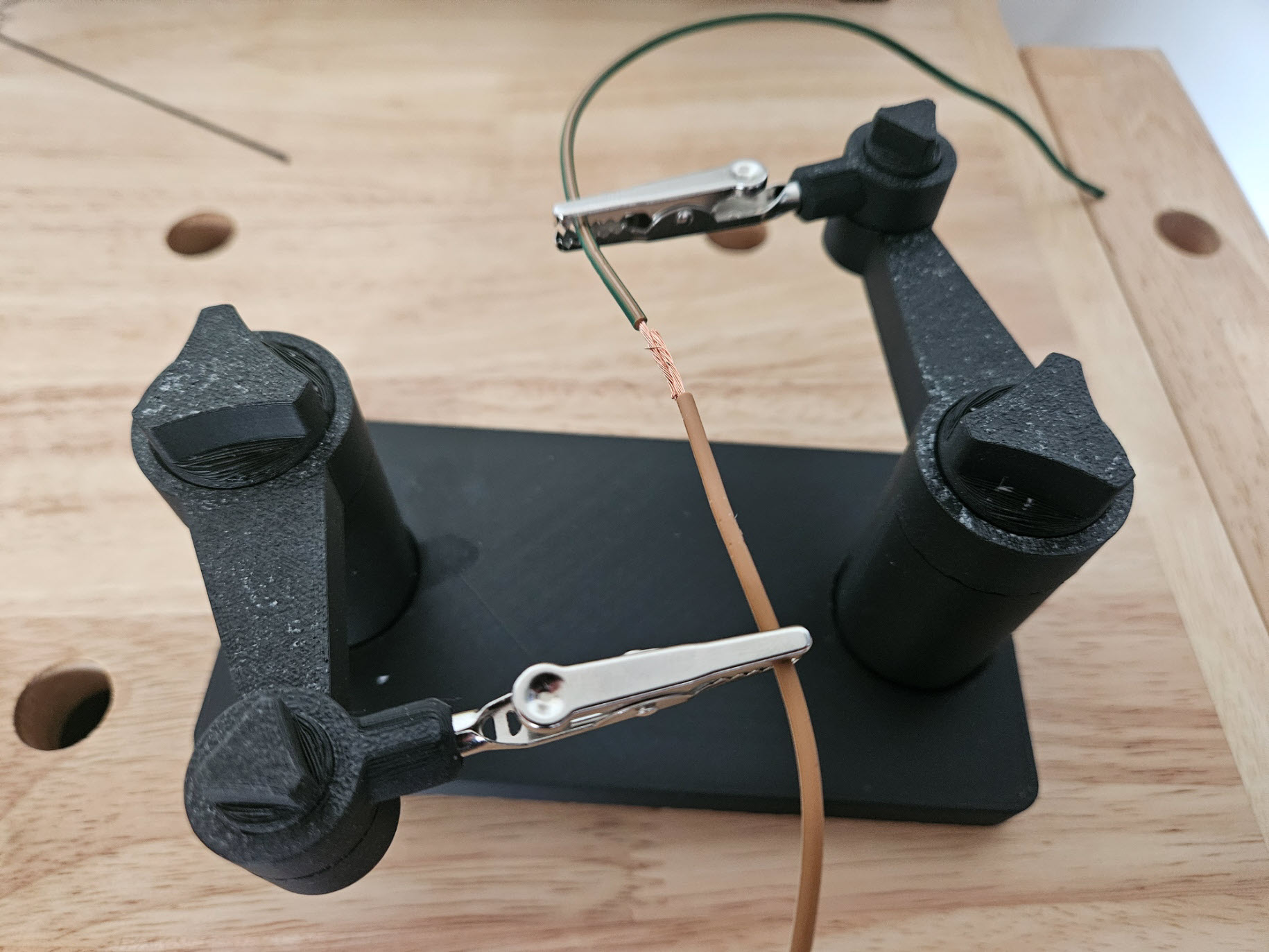 Solder station for holding wires