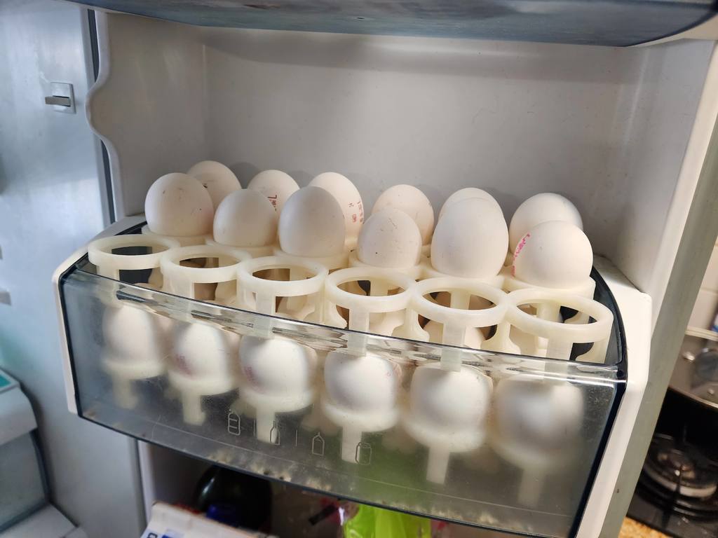 Miniatura 2 do modelo 3D Stackable 3x3 egg tray
