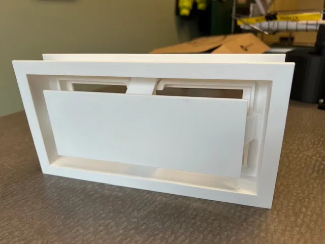 Air intake vent on door with magnetic closure