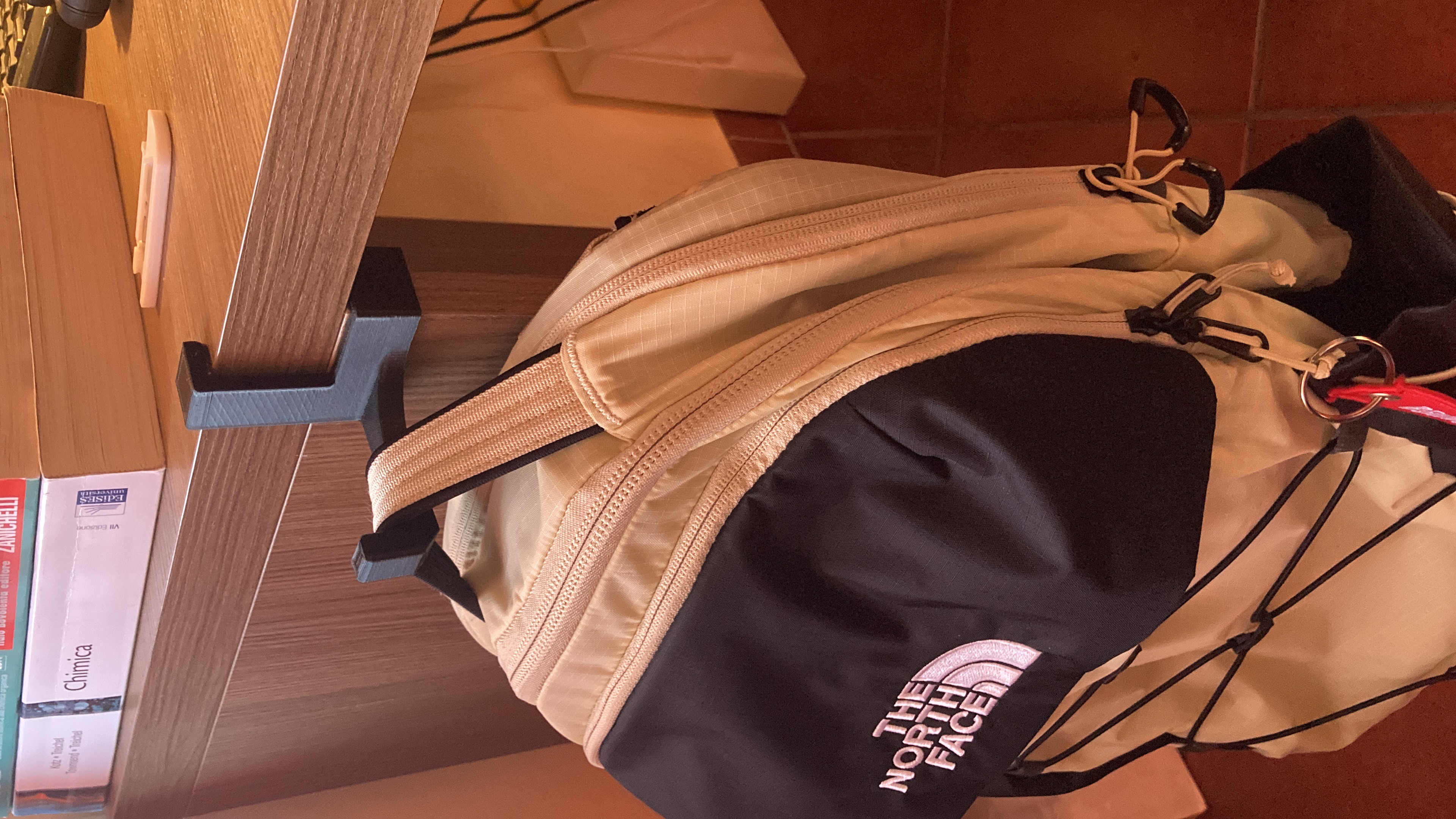 Appendino da scrivania per borse o zaini / Desk hanger for bags or backpacks