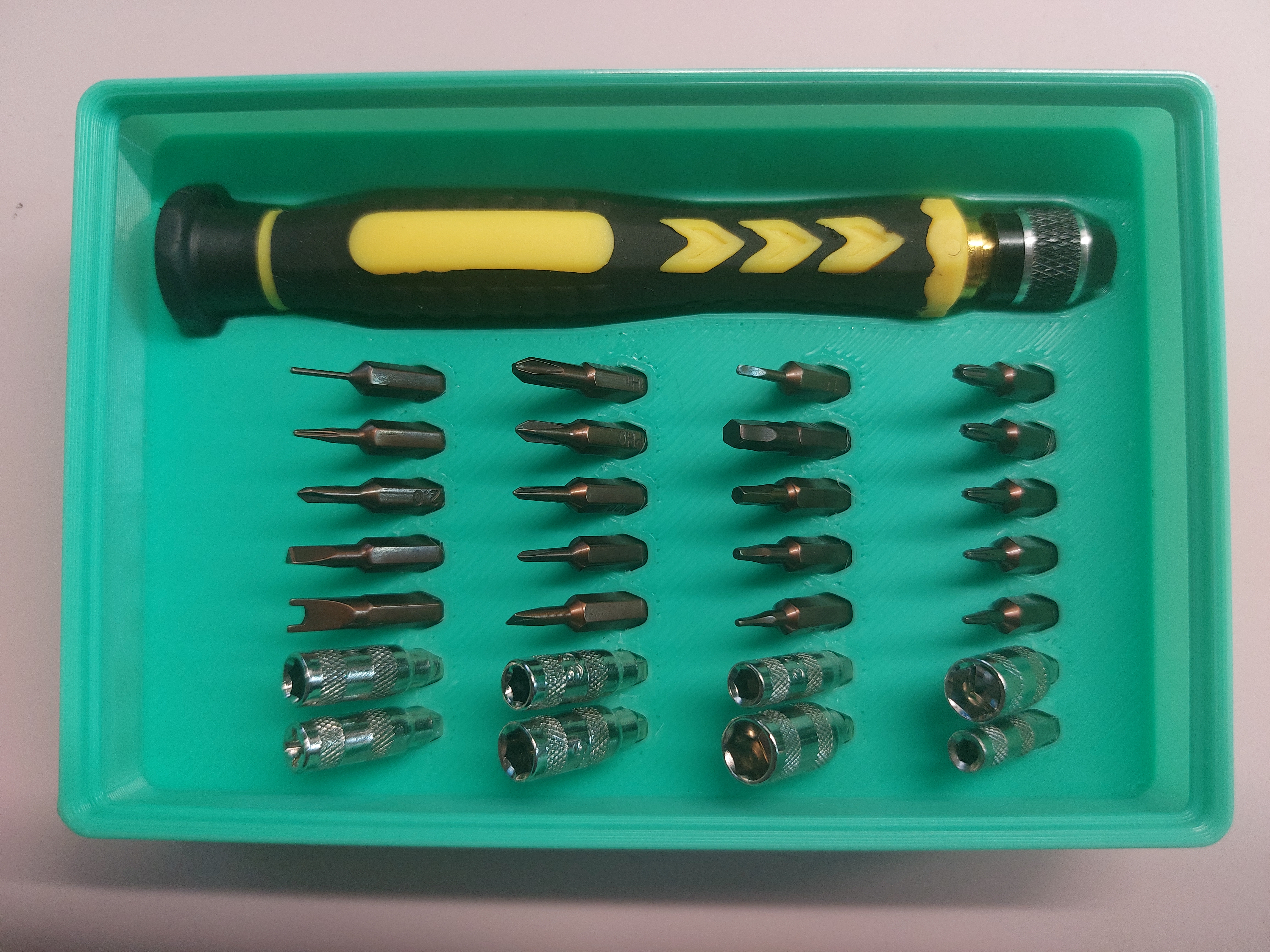 Gridfinity holder for 4mm hex bits and screw driver