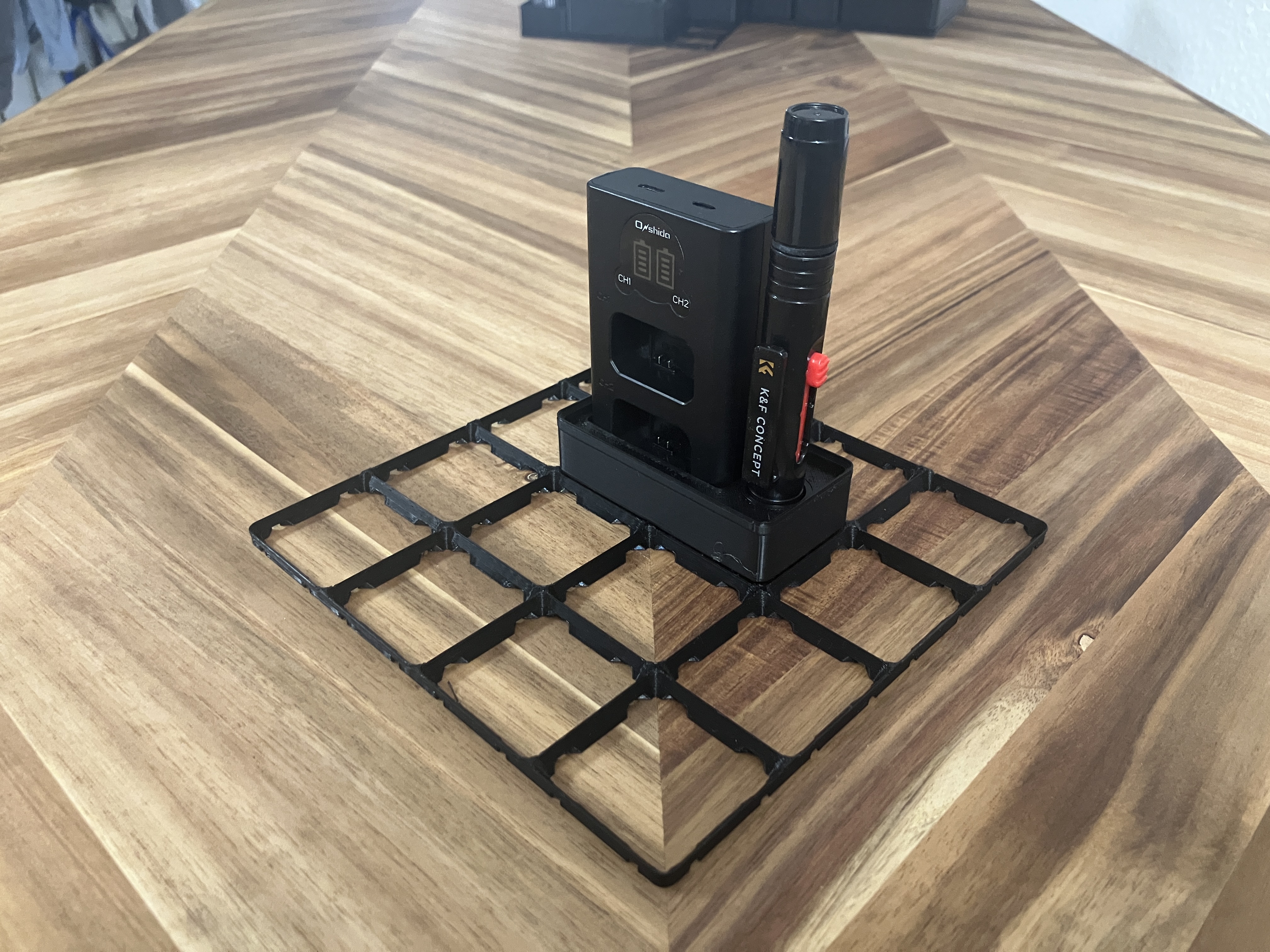 [Gridfinity 2x1] Bin for ON-FW50 Charger & Lens Cleaning Pen