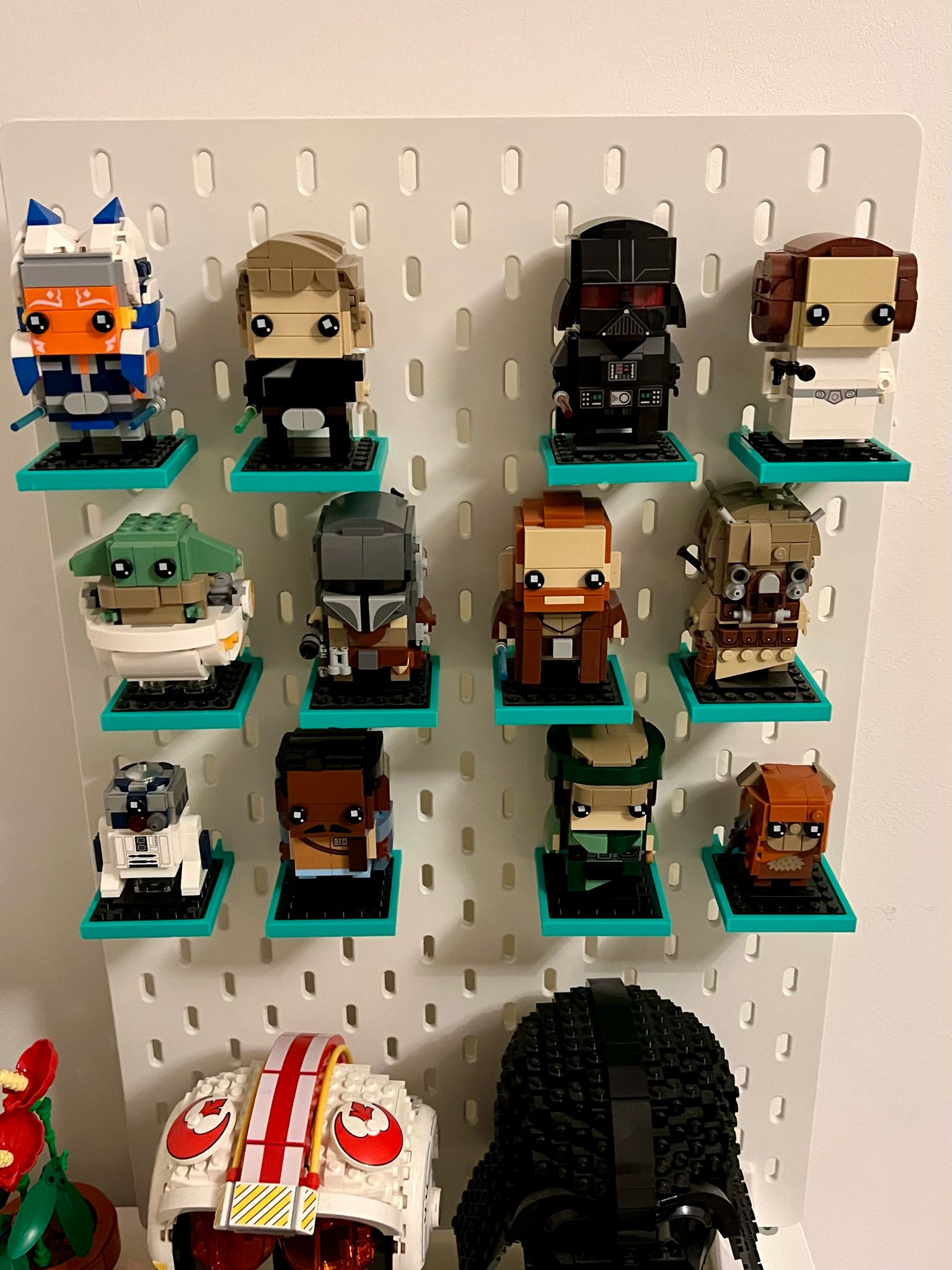 Skadis Lego Brickheadz Stand
