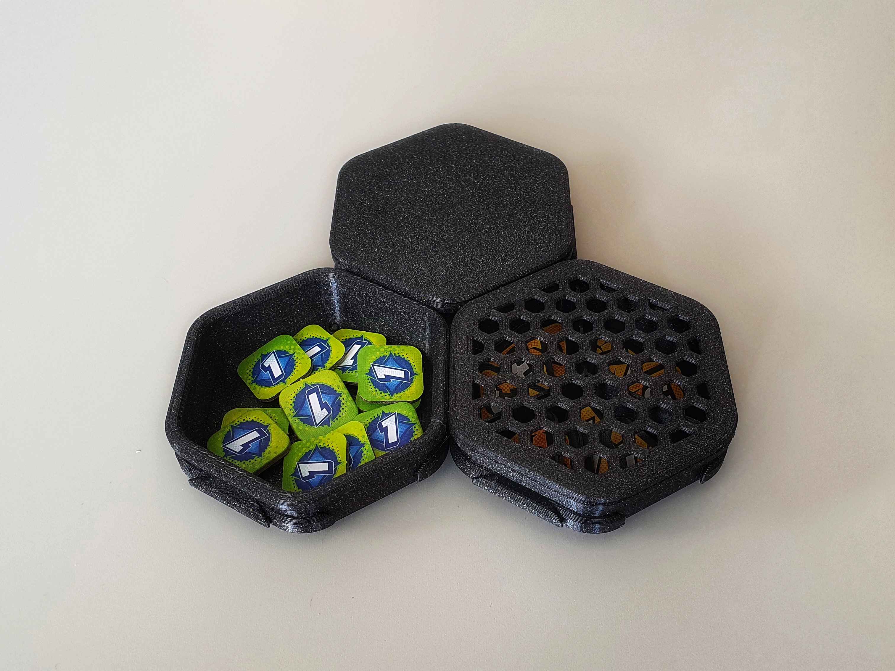 Miniatura 4 do modelo 3D Interlocking Sorting Cups (Hex Shape) - Version 2