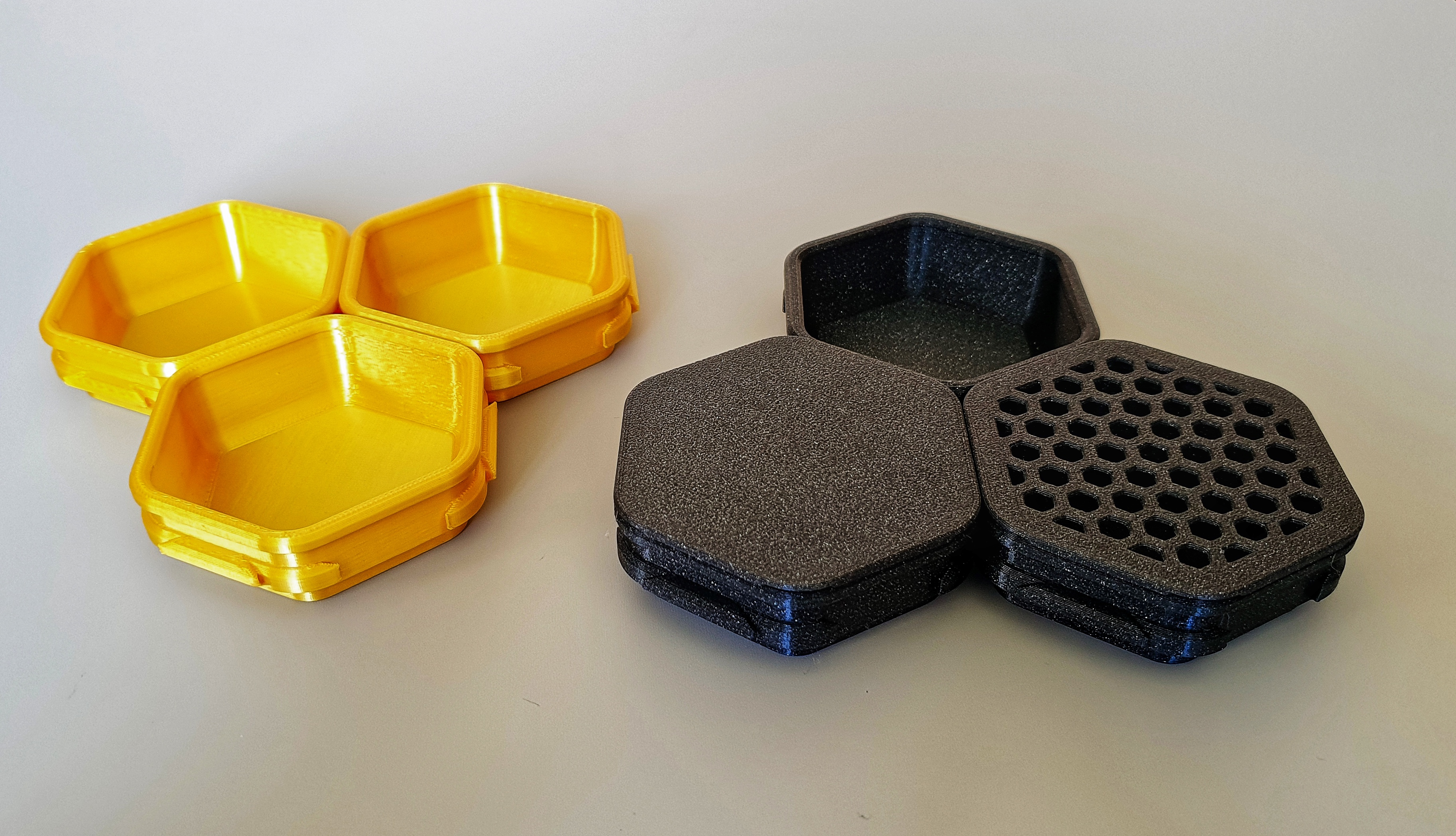 Miniatura 2 do modelo 3D Interlocking Sorting Cups (Hex Shape) - Version 2