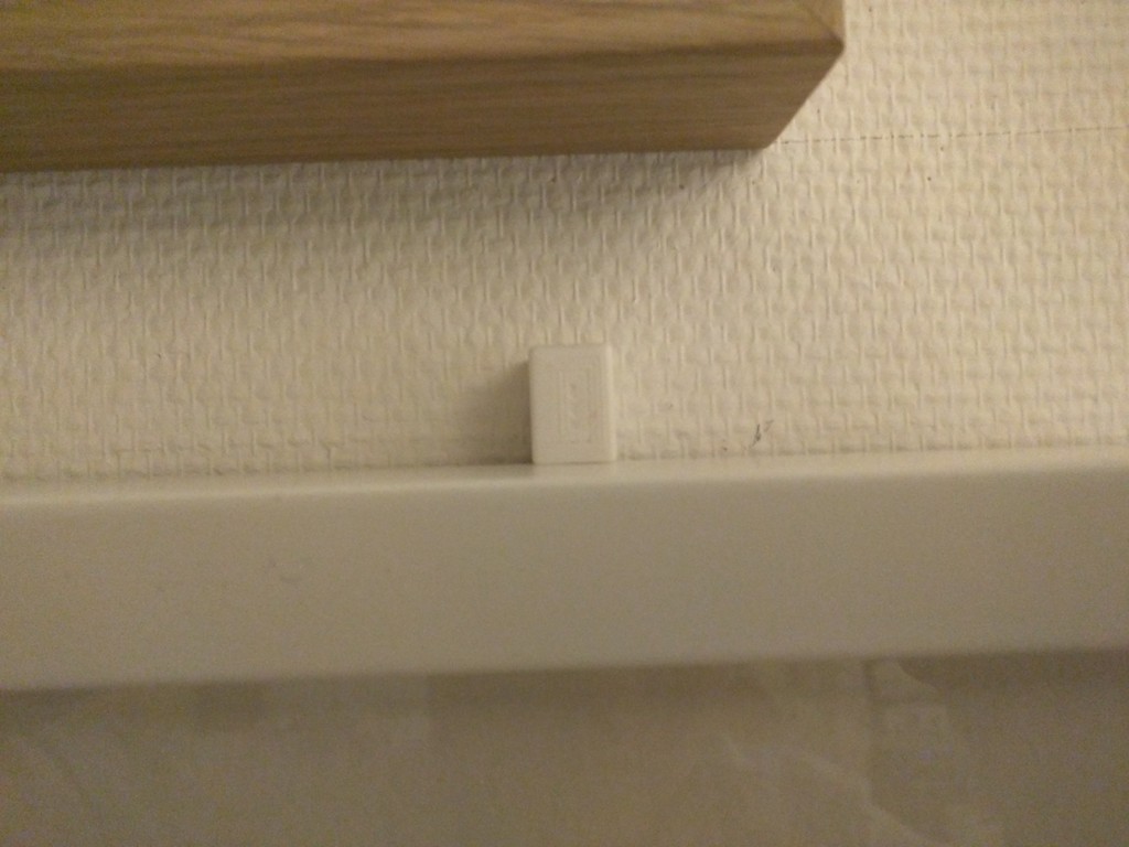 hangs hide for frame