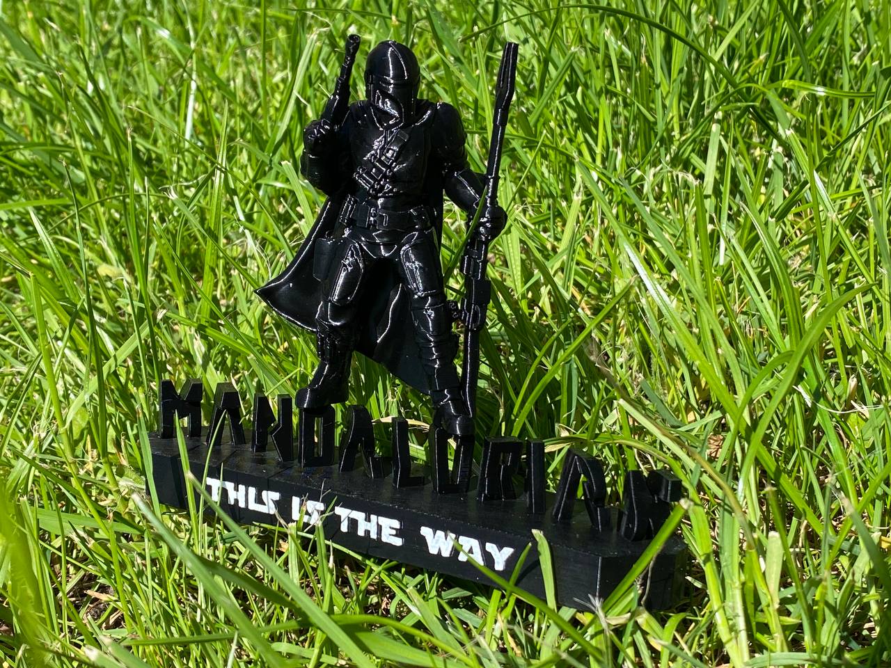 Mandarian figurine + StarWars pedestal