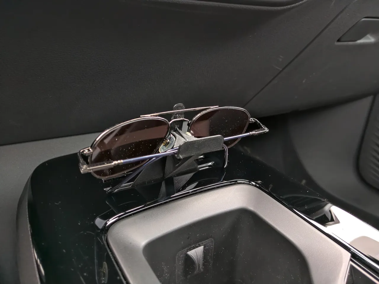 1Pc Universal Car Sun Visor Glasses Holder Clip Sunglasses Eyeglass Clip  Plastic Ticket Receipt Card Clip Auto Accessories - AliExpress