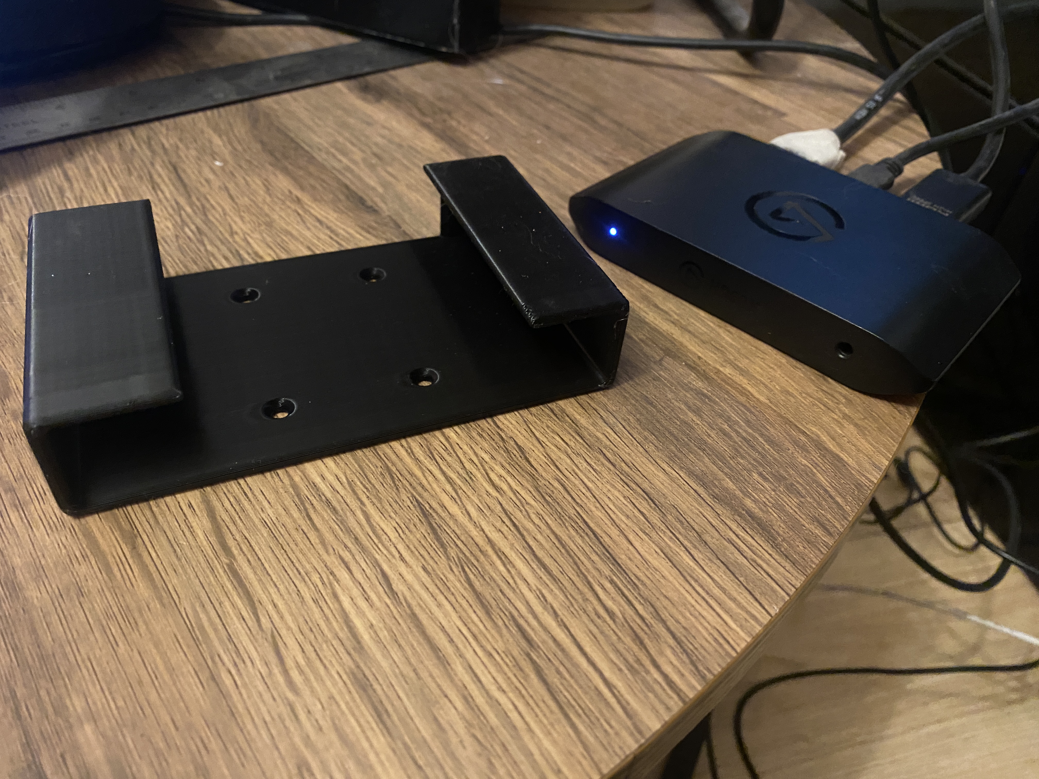 STL file Elgato HD60 S Wallmount 🔌・3D printer design to download・Cults