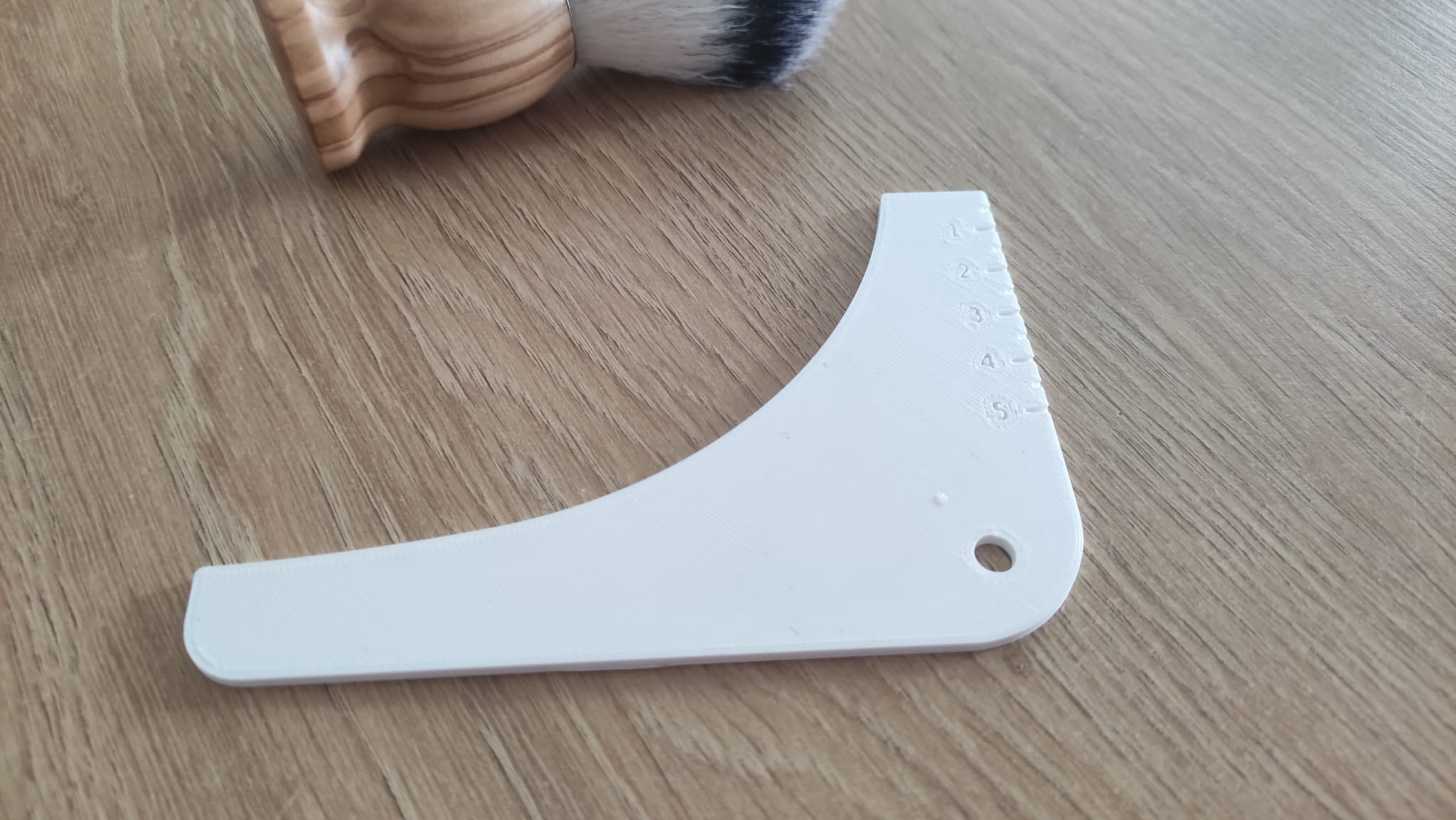 Beard shaping tool - No comb
