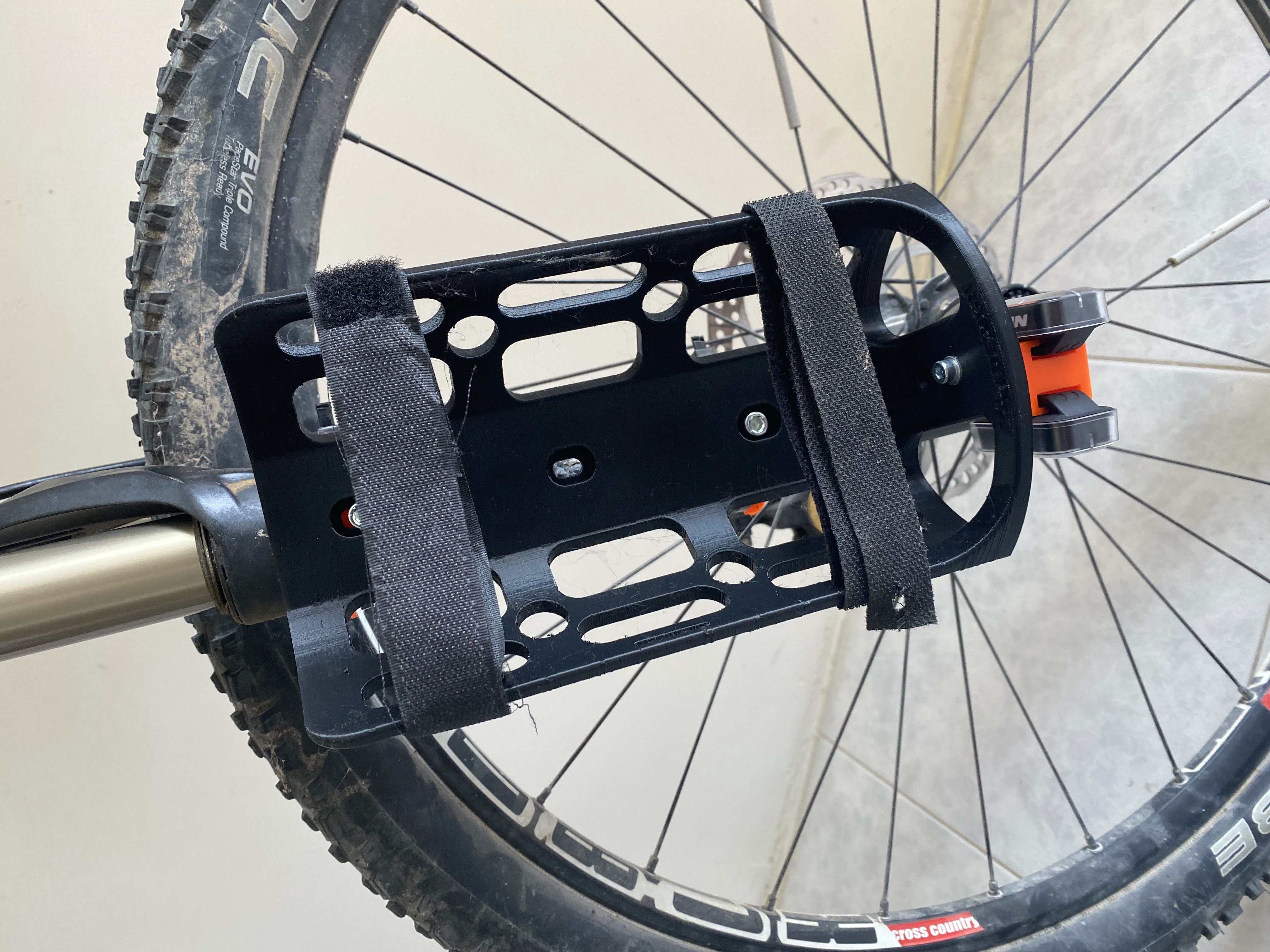Miniatura 2 do modelo 3D Cargo Cage - Bicycle Fork