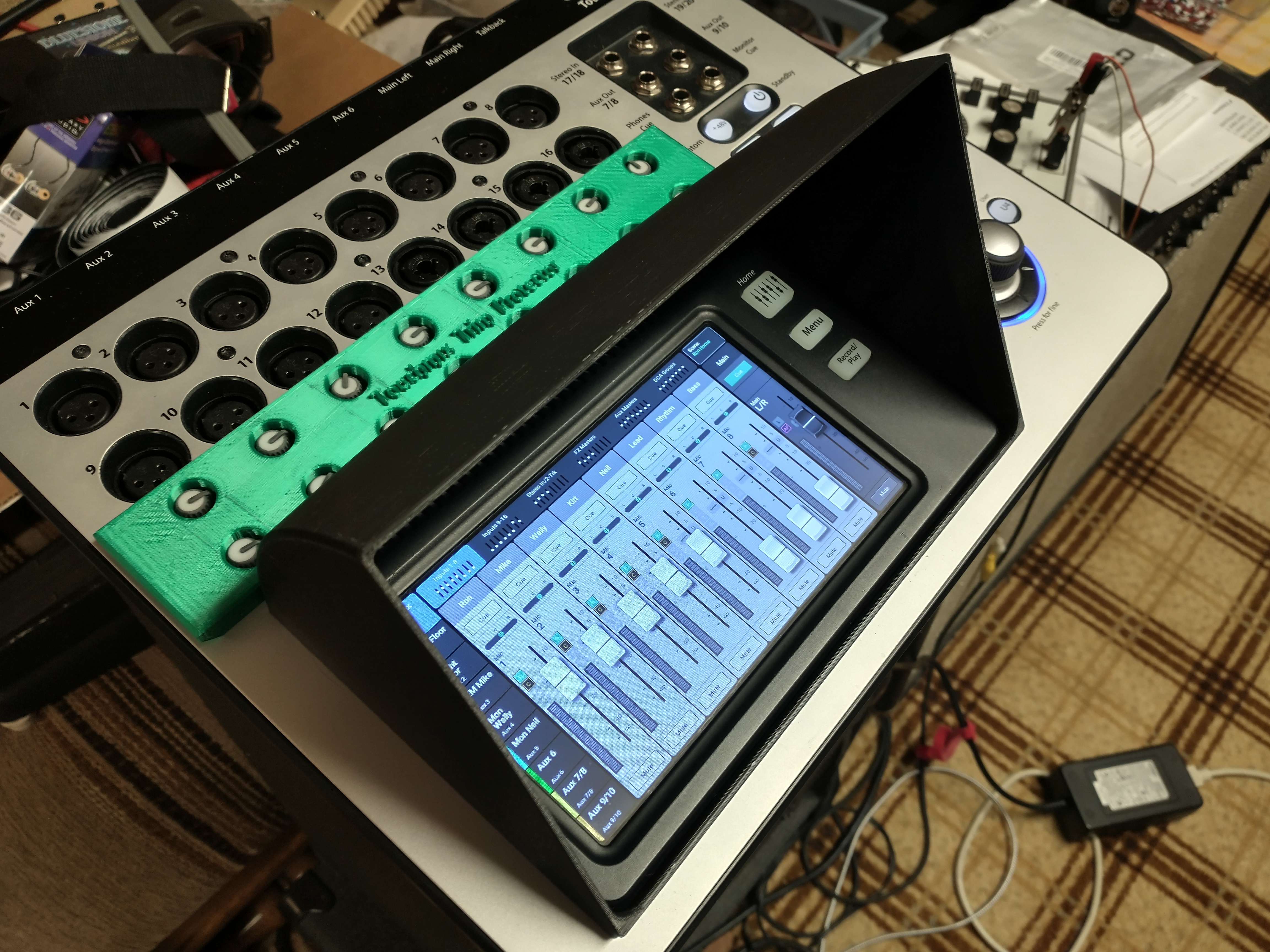 Touchmix 8/16 Screen Shade