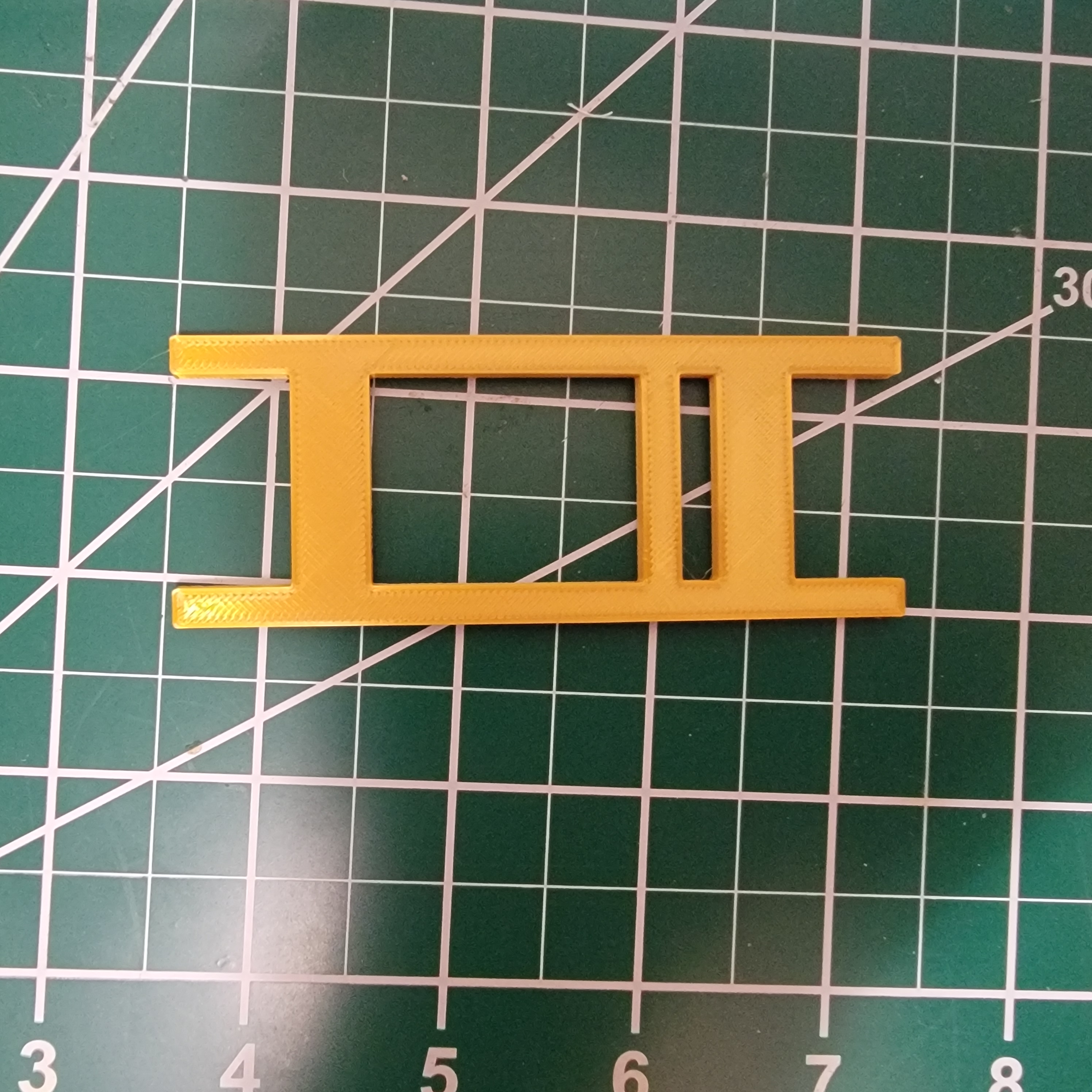 Bias tape holder by maxiemusprime_