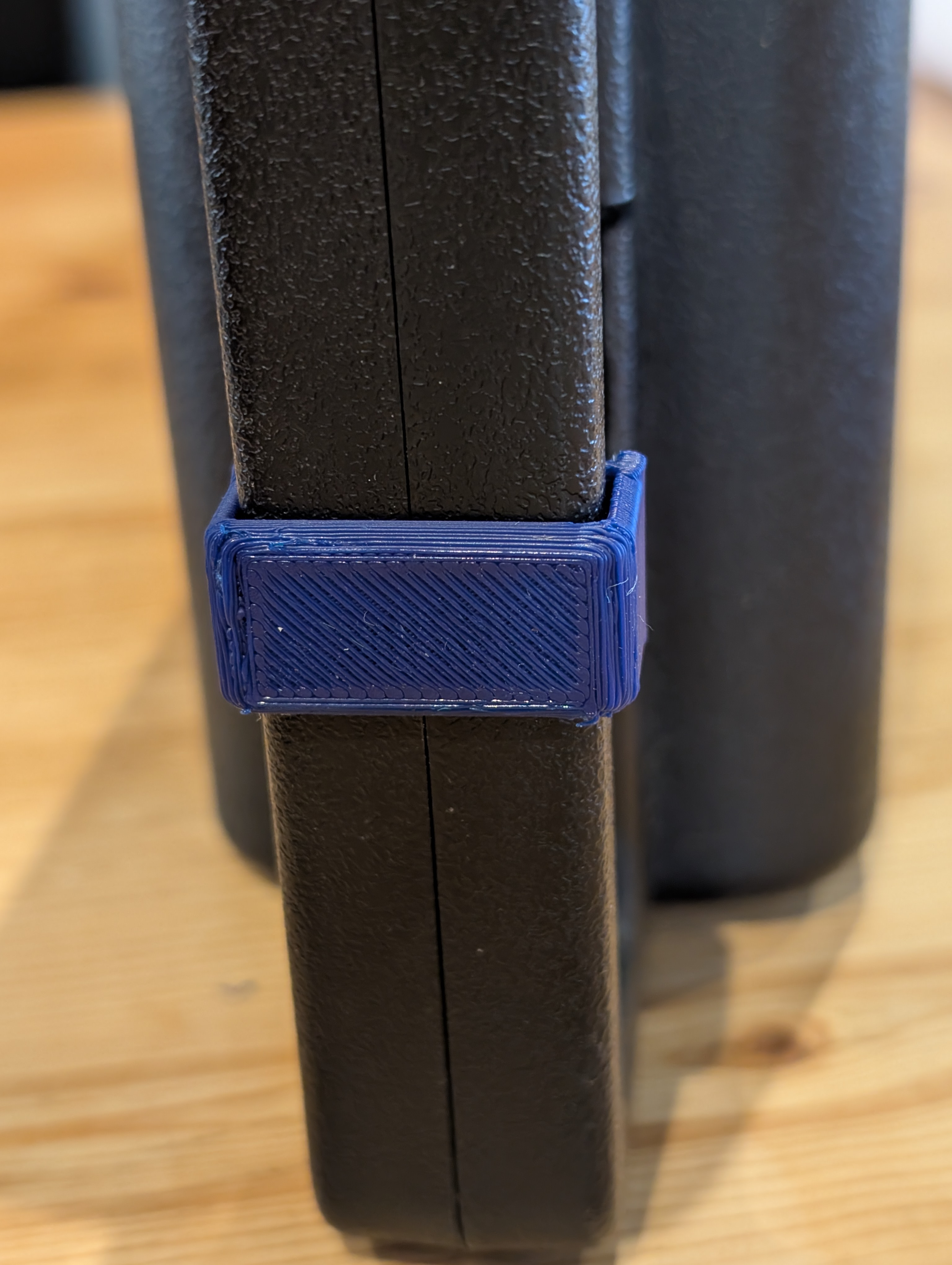 Behringer microphone box clip