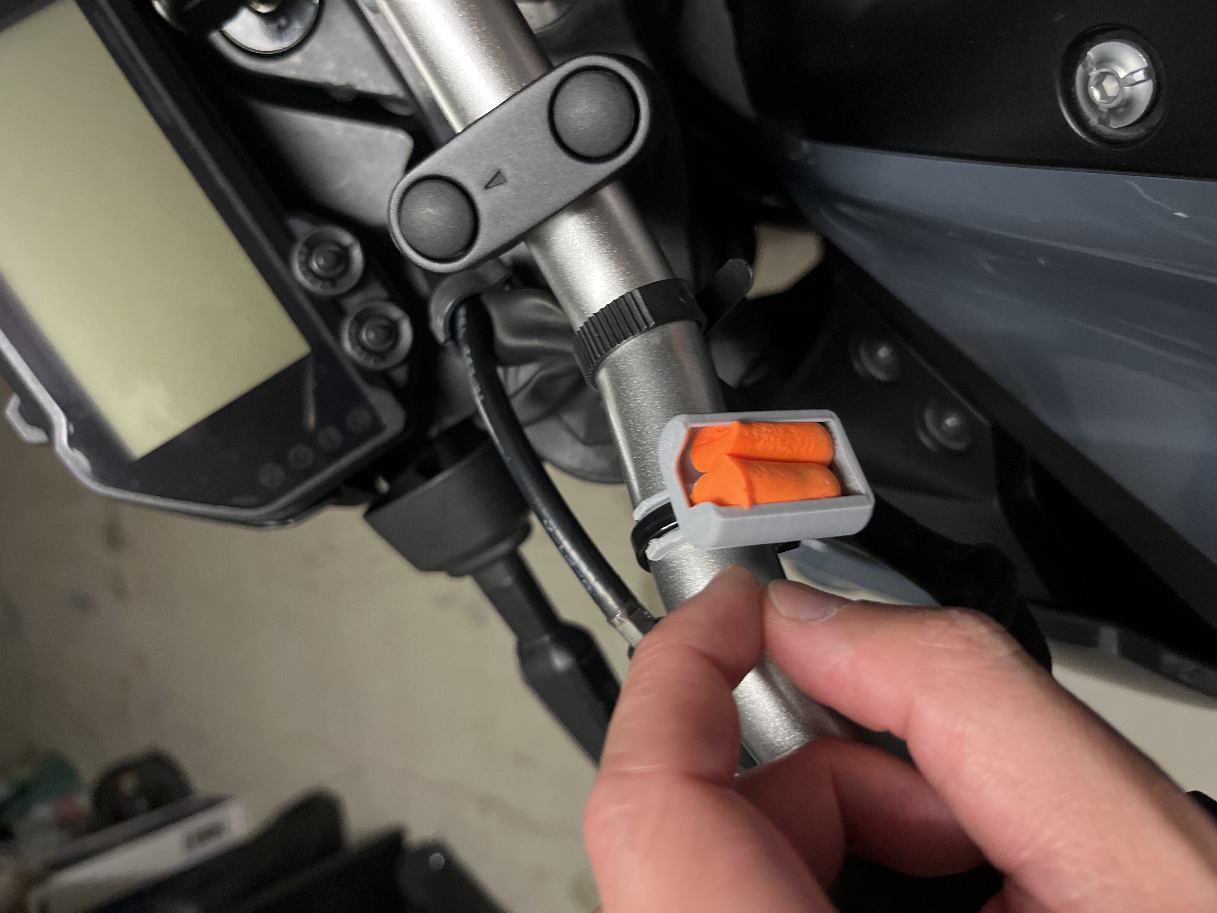 Miniatura 2 do modelo 3D Motorcycle Earplug Holder