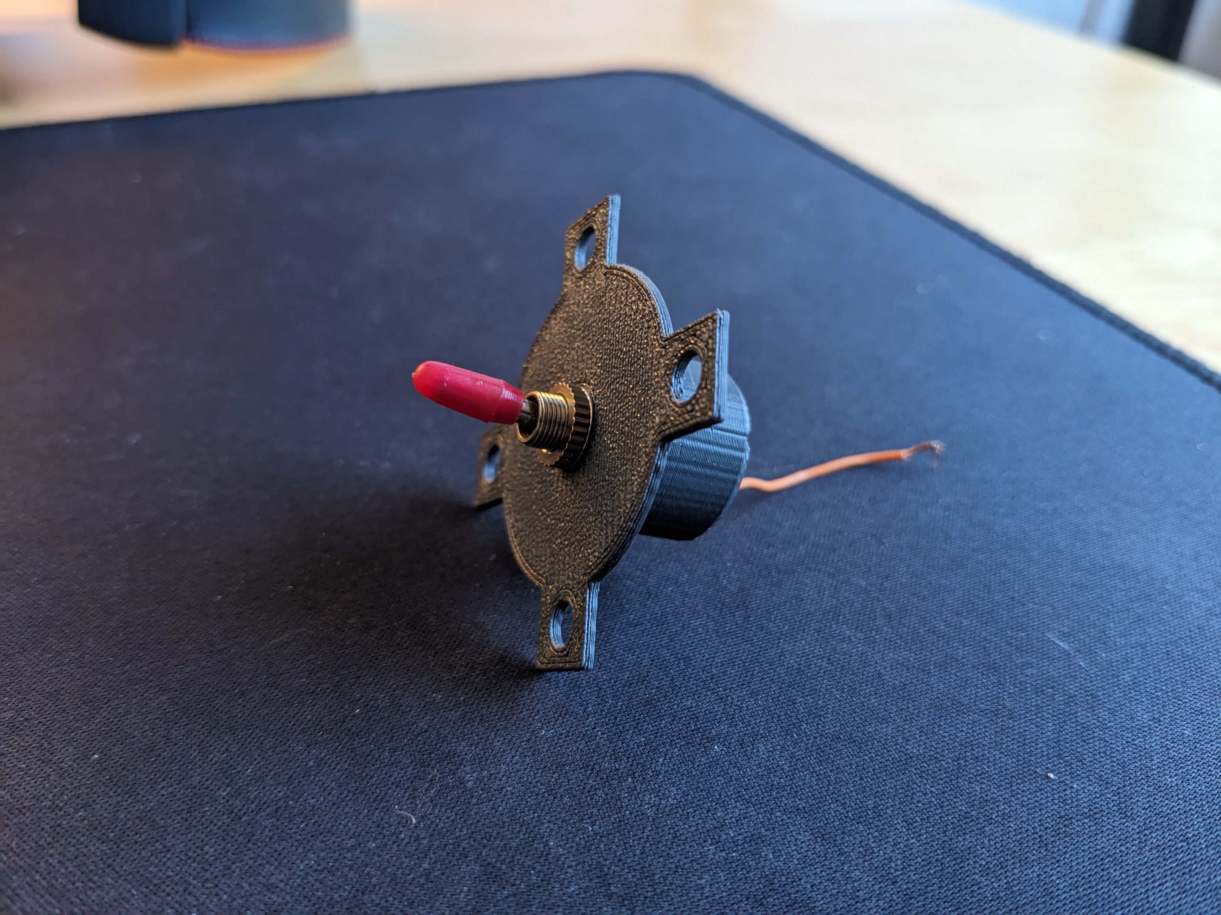 Miniatura 4 do modelo 3D toggle switch screw-on case