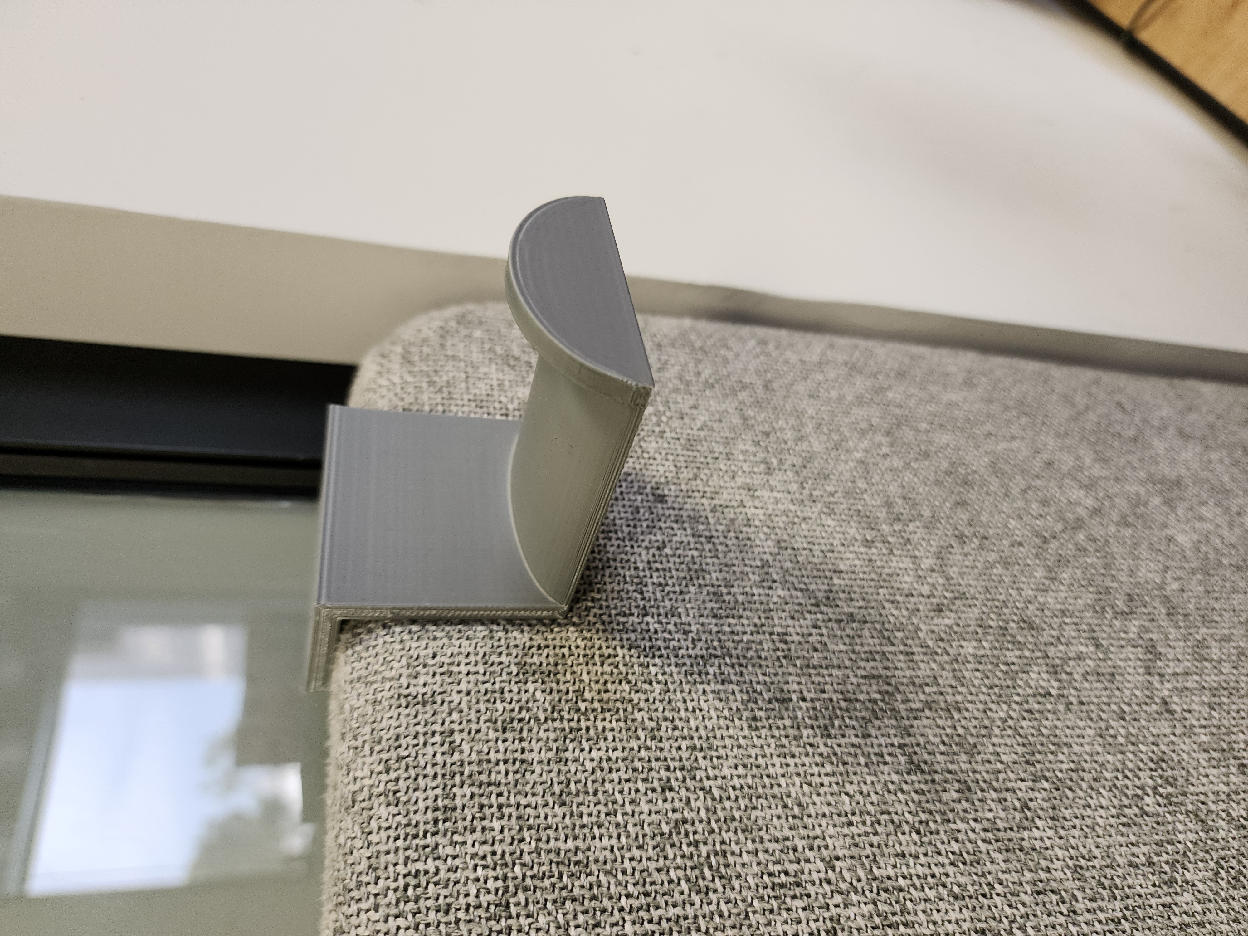 headphone holder for cubical divider