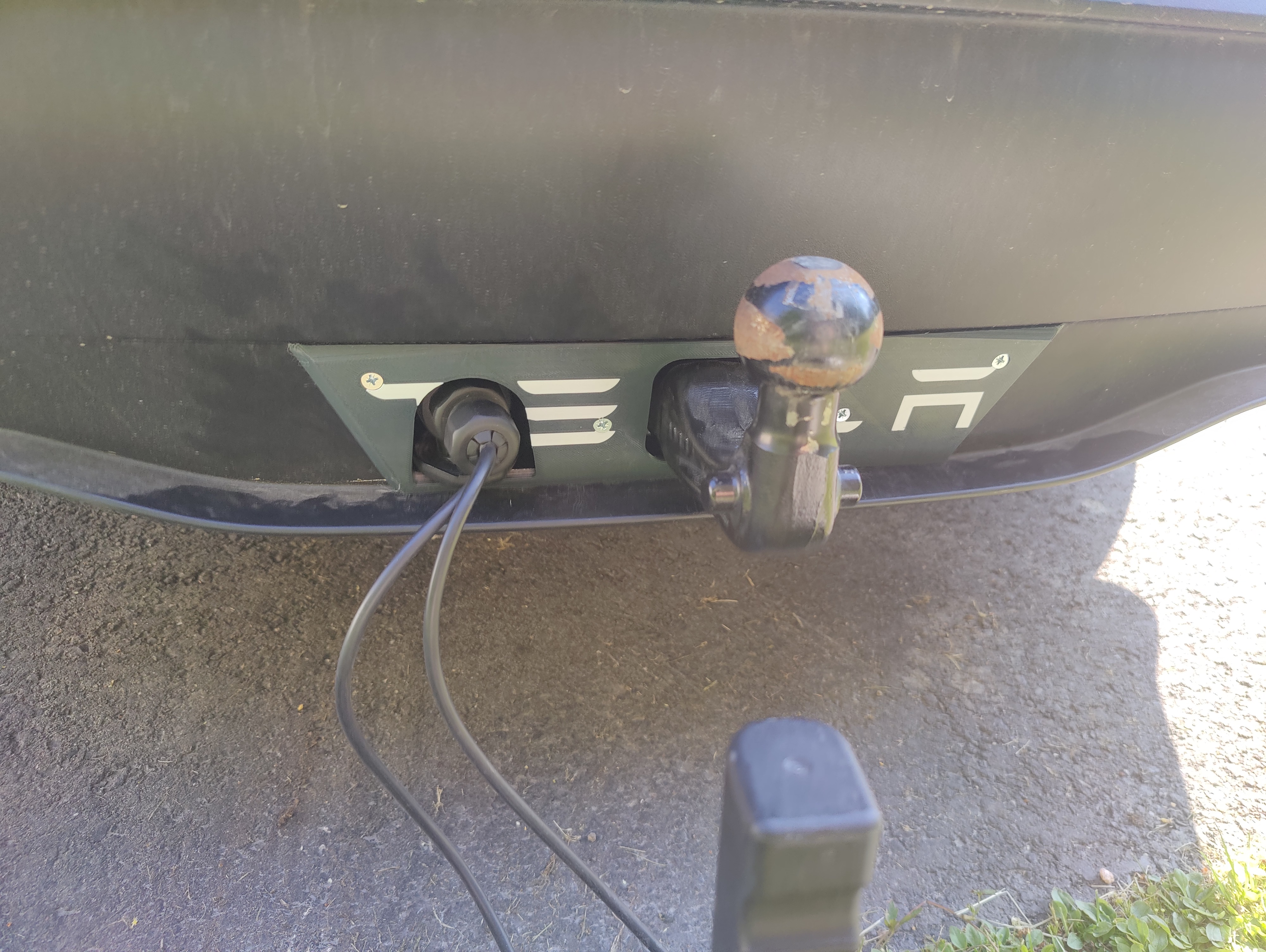 Tesla Model Y tow hitch cover by Spegelius