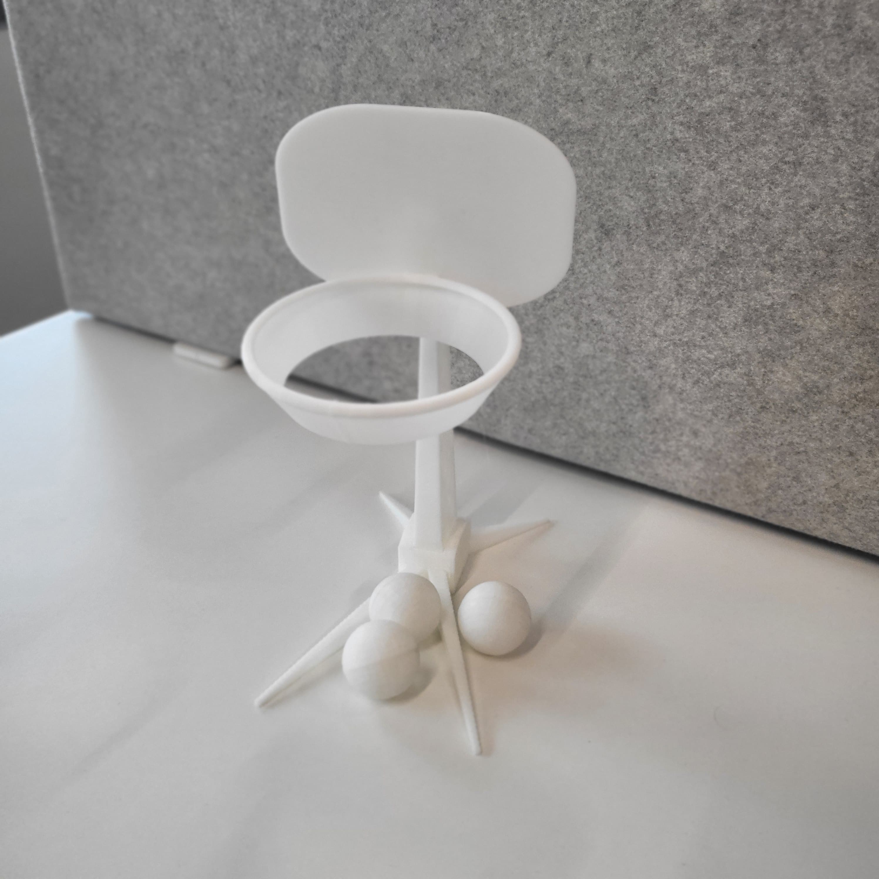 Mini desktop basketball hoop