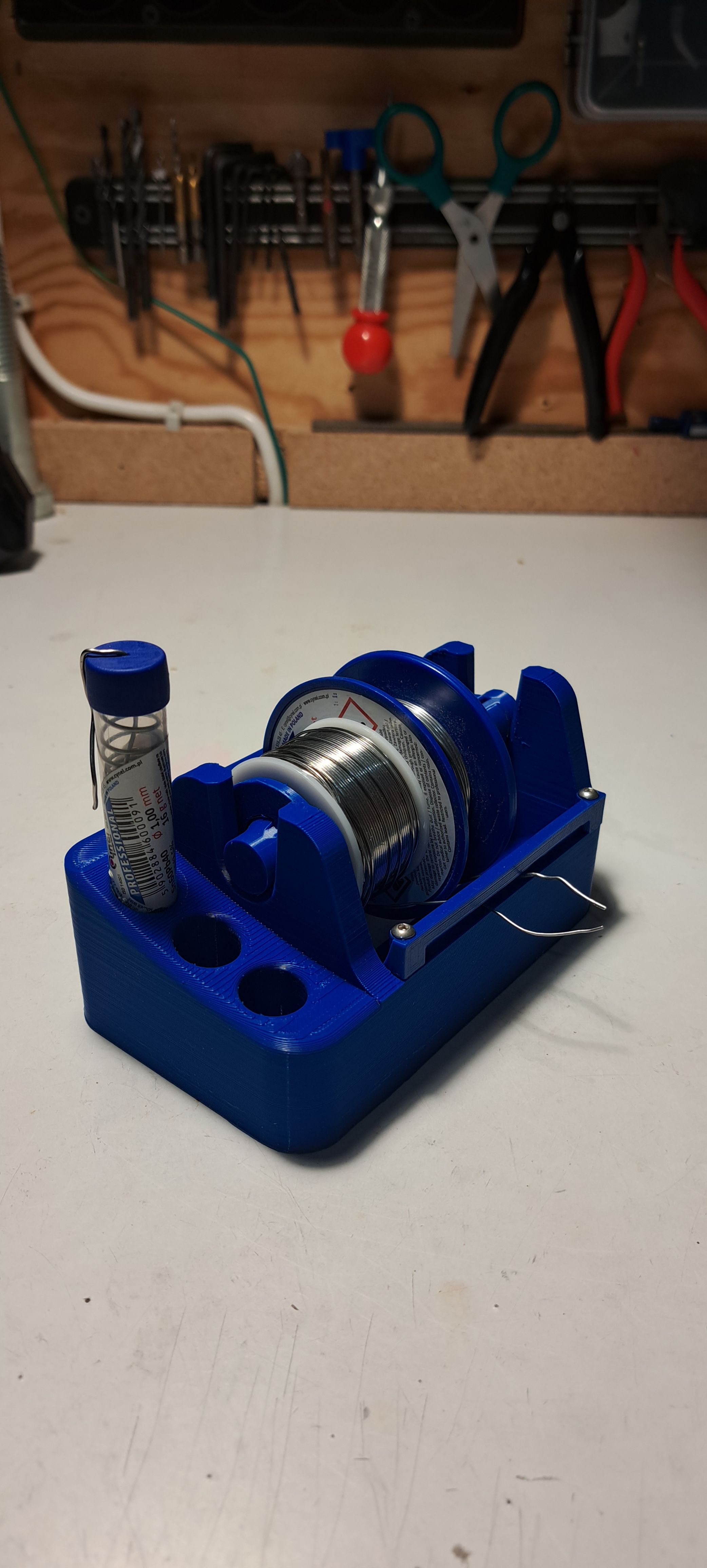 Feeder, organizer for solder binder