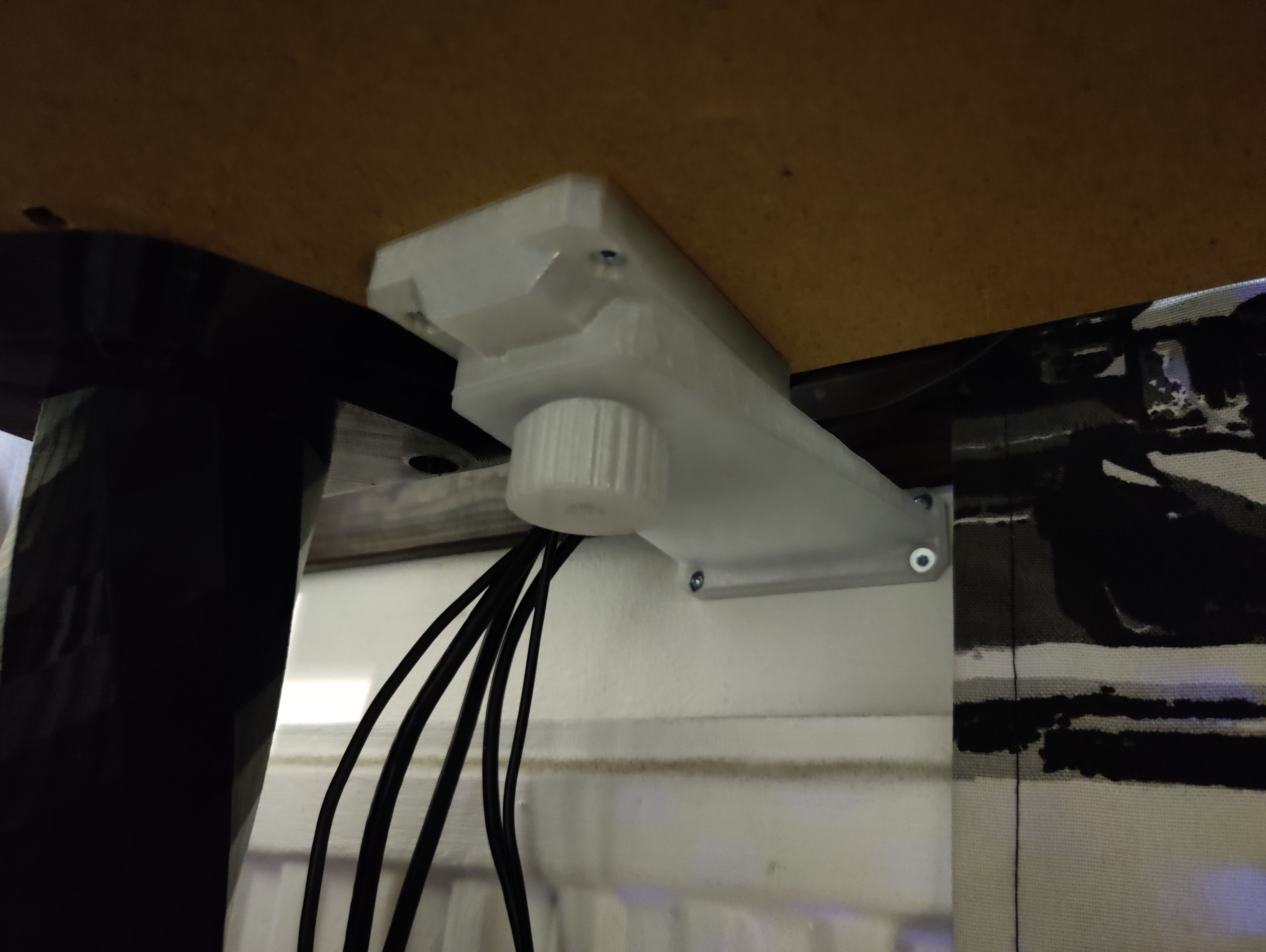 Wall brackets for tables